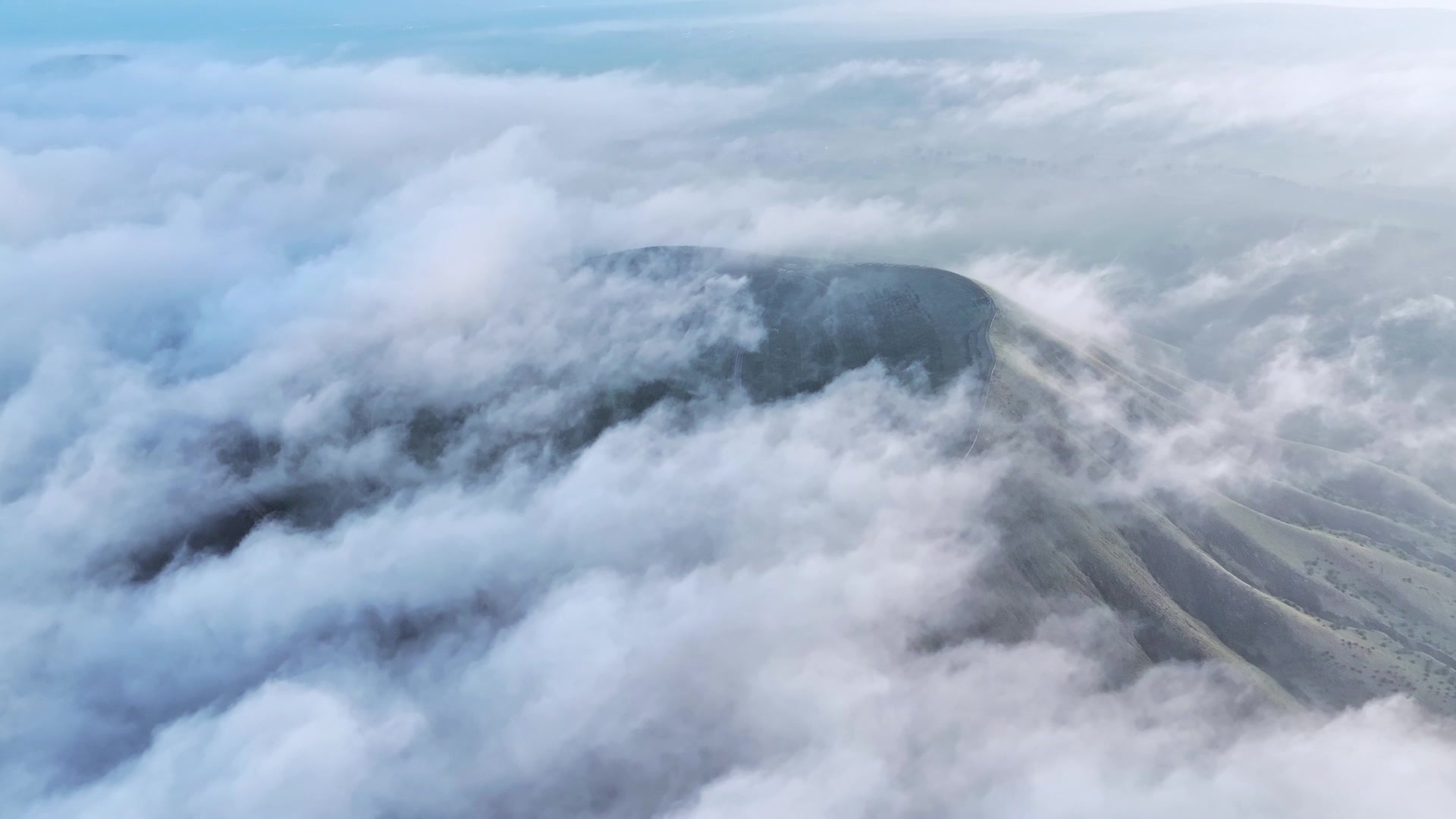 山西大同火山群狼窝山云海壮丽景观视频素材画面3