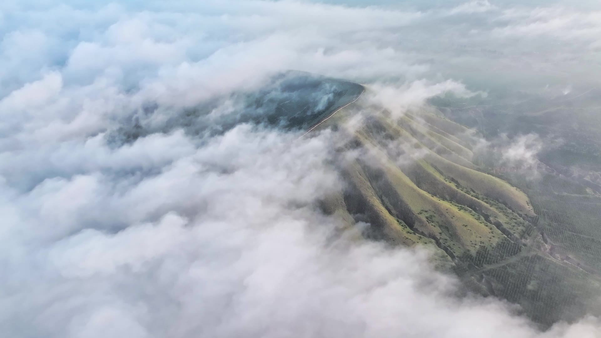 山西大同火山群狼窝山云海壮丽景观视频素材画面1