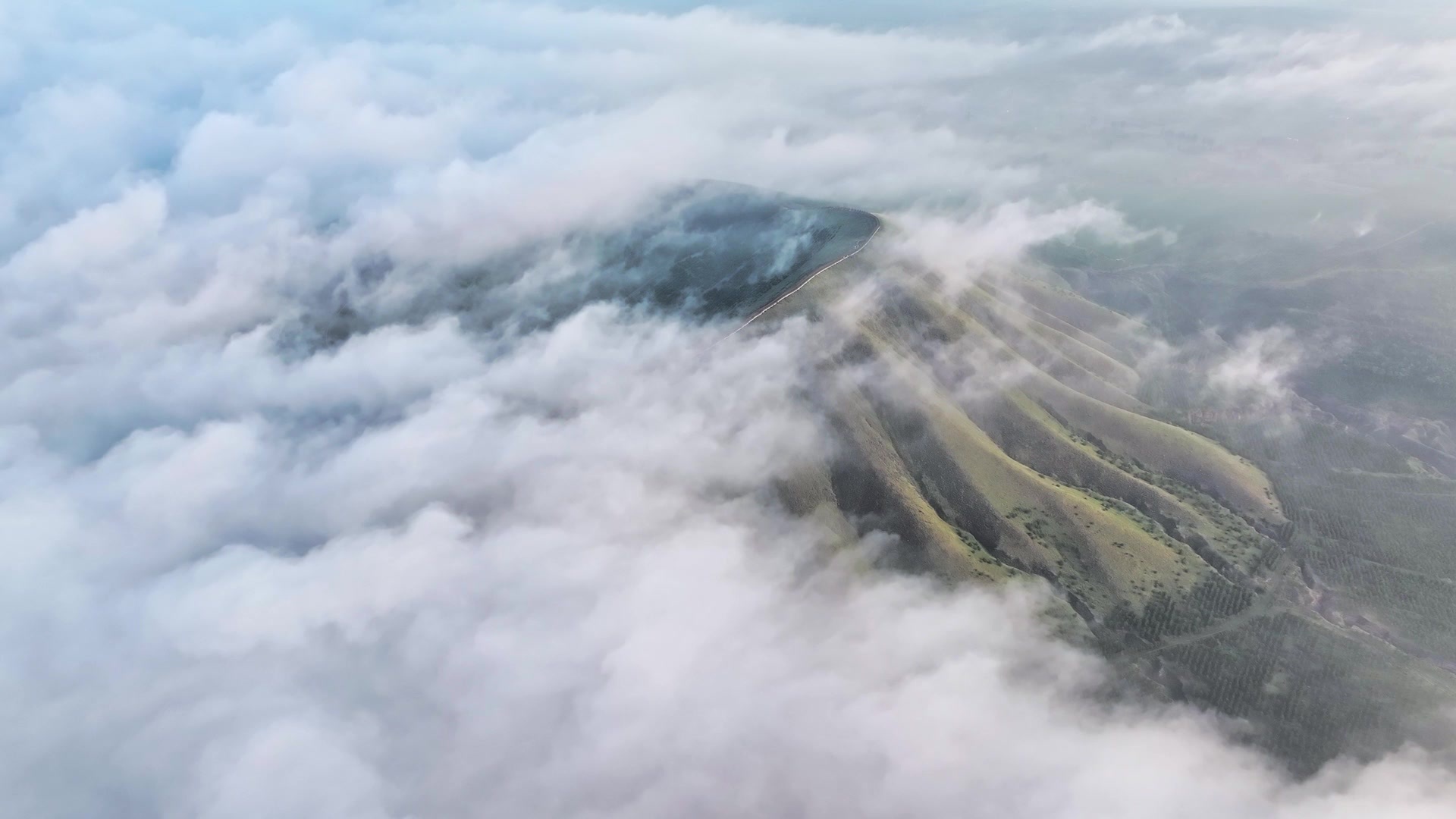 山西大同火山群狼窝山云海壮丽景观视频素材画面2