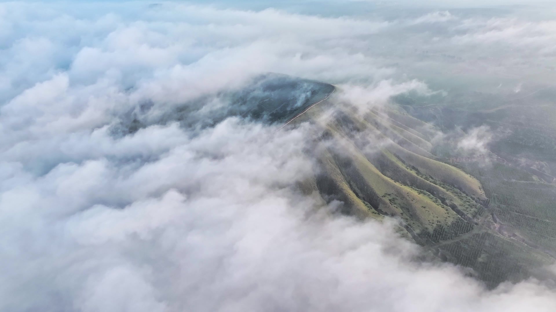 山西大同火山群狼窝山云海壮丽景观视频素材画面3