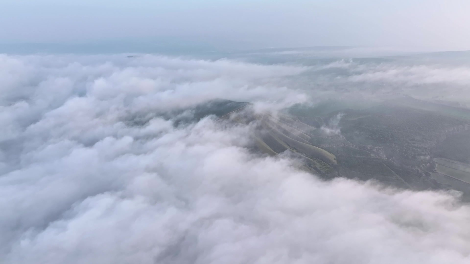 山西大同火山群狼窝山云海壮丽景观视频素材画面1