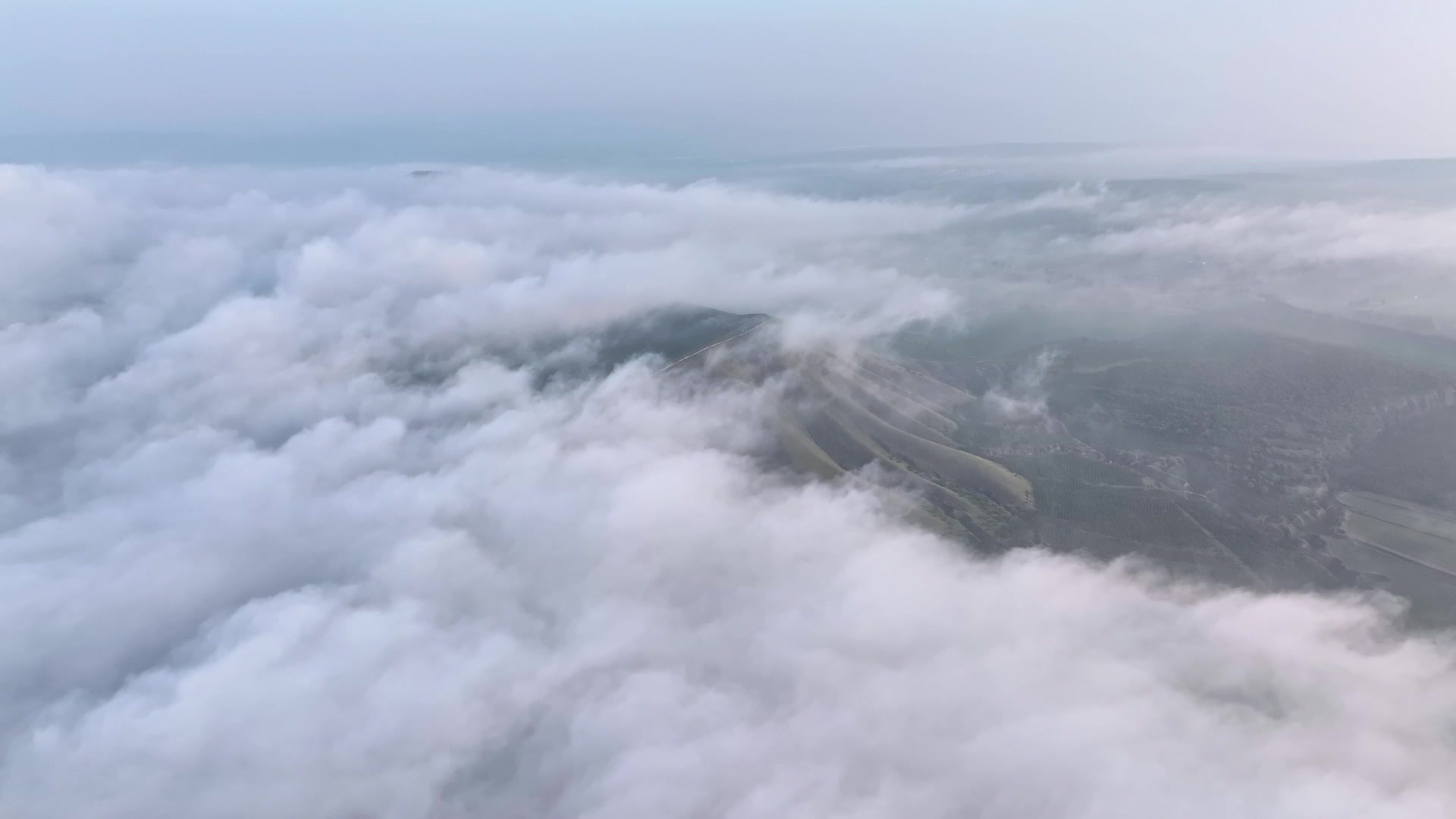 山西大同火山群狼窝山云海壮丽景观视频素材画面3