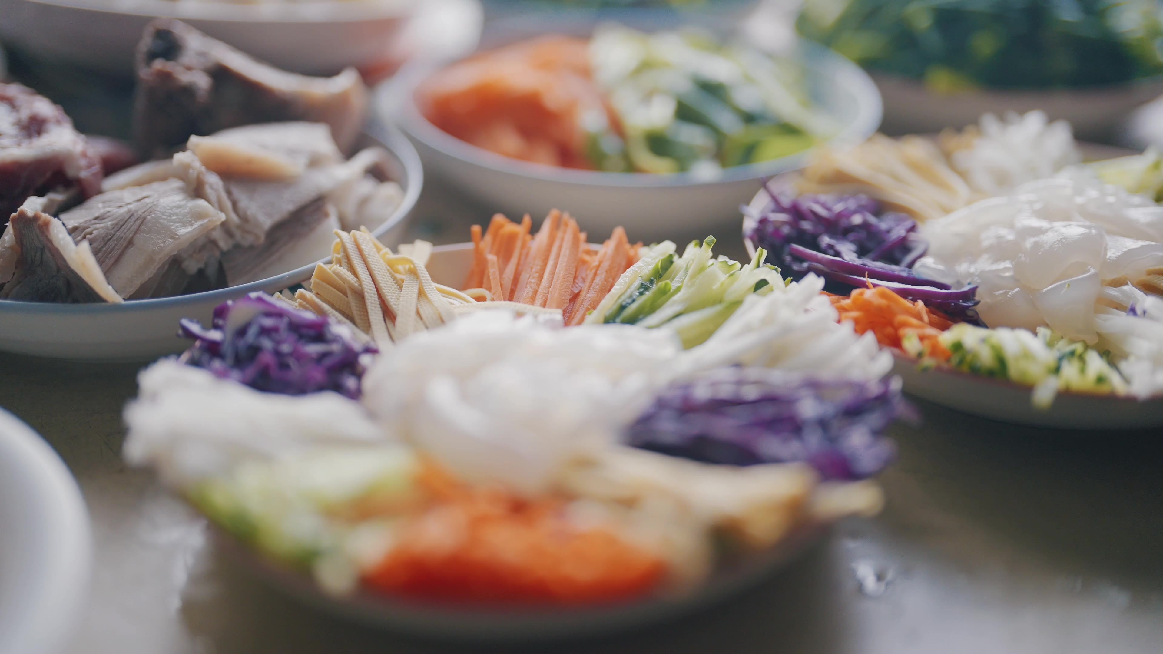 围炉宴席美食盛宴视频素材画面2