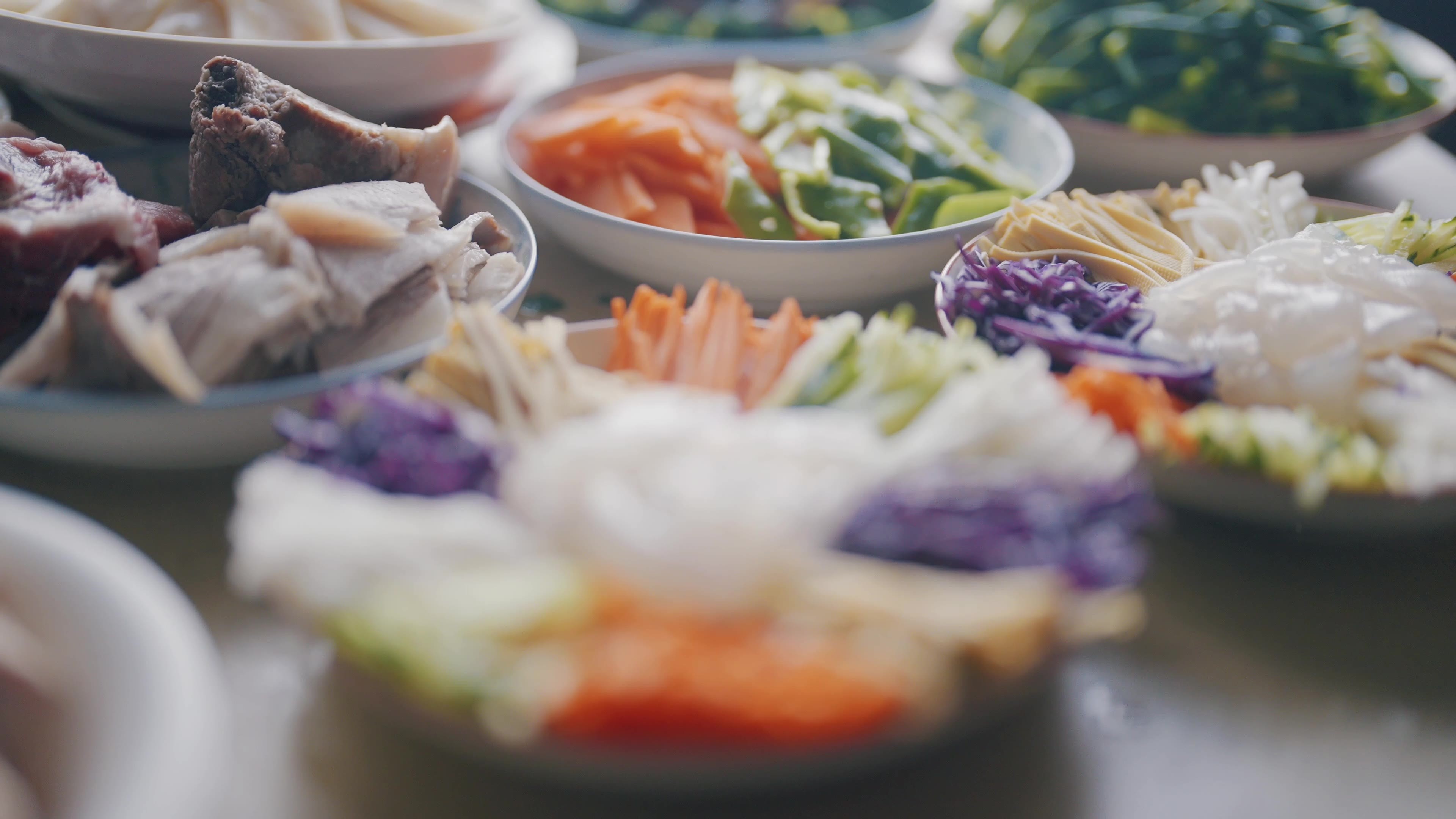 围炉宴席美食盛宴视频素材画面3