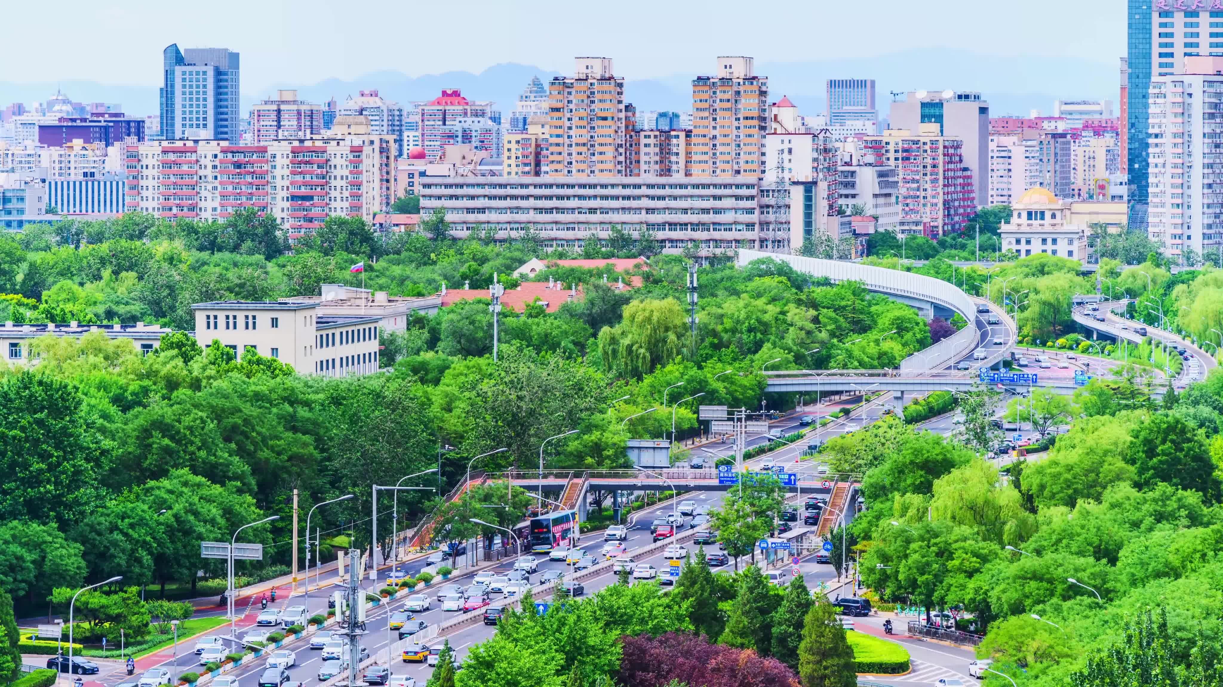 北京夏季东二环东直门立交桥城市车流视频素材画面1