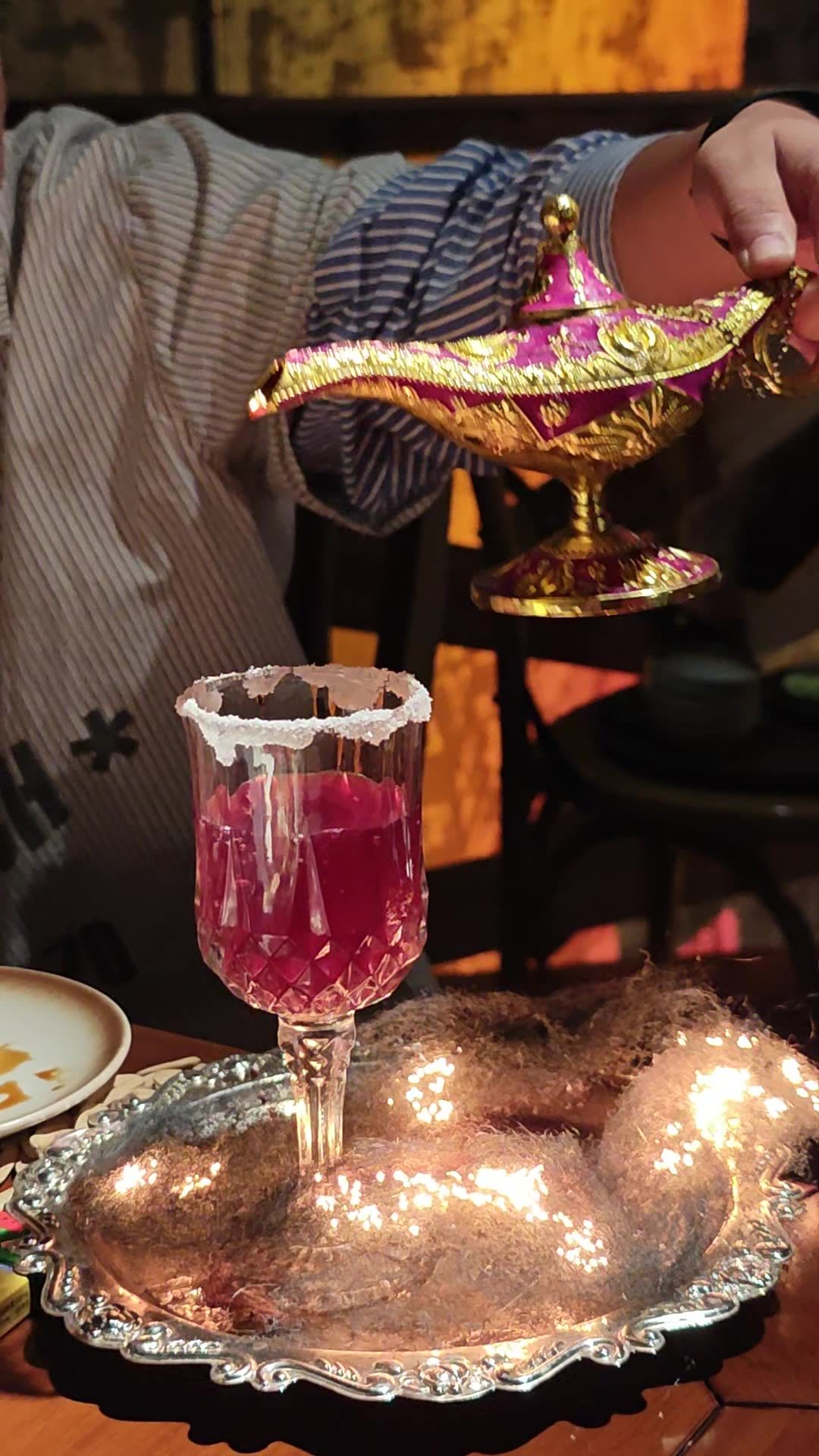 复古鸡尾酒视频素材画面2