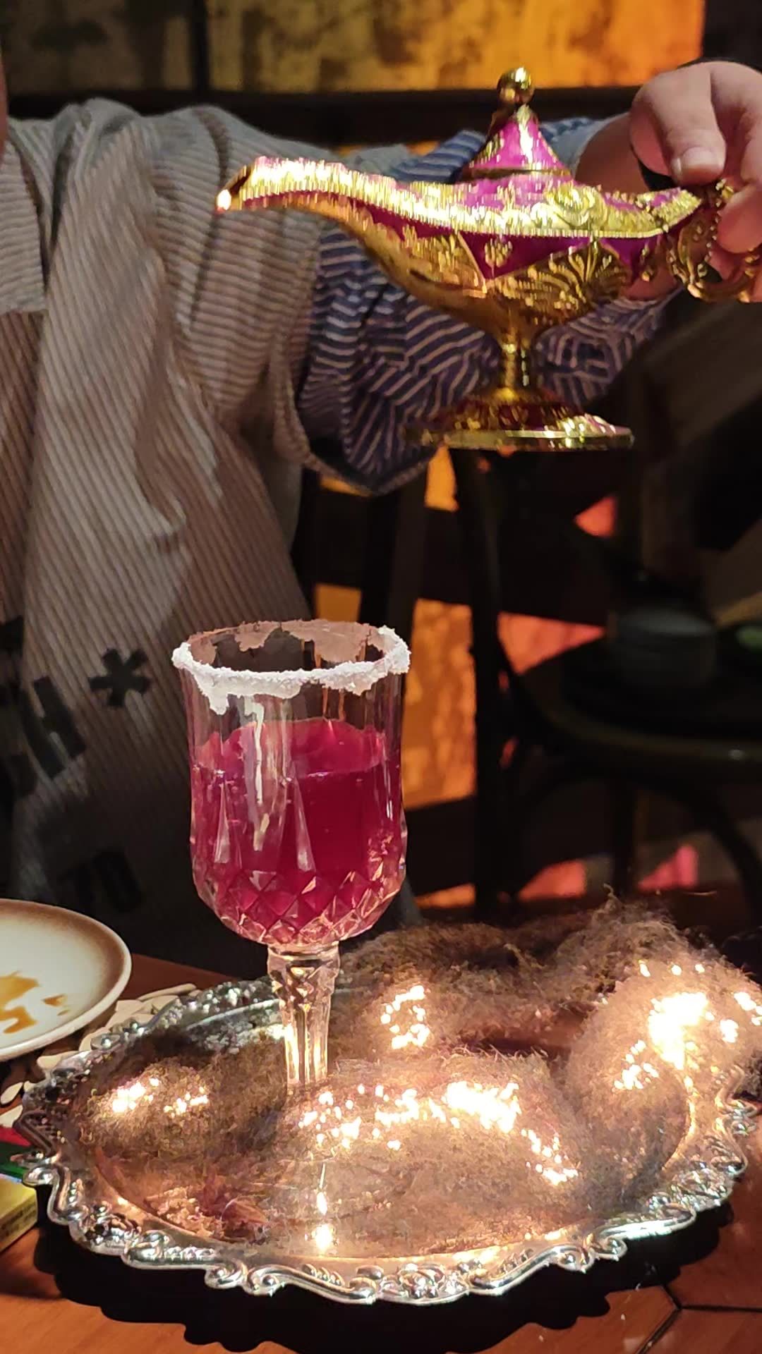 复古鸡尾酒视频素材画面4