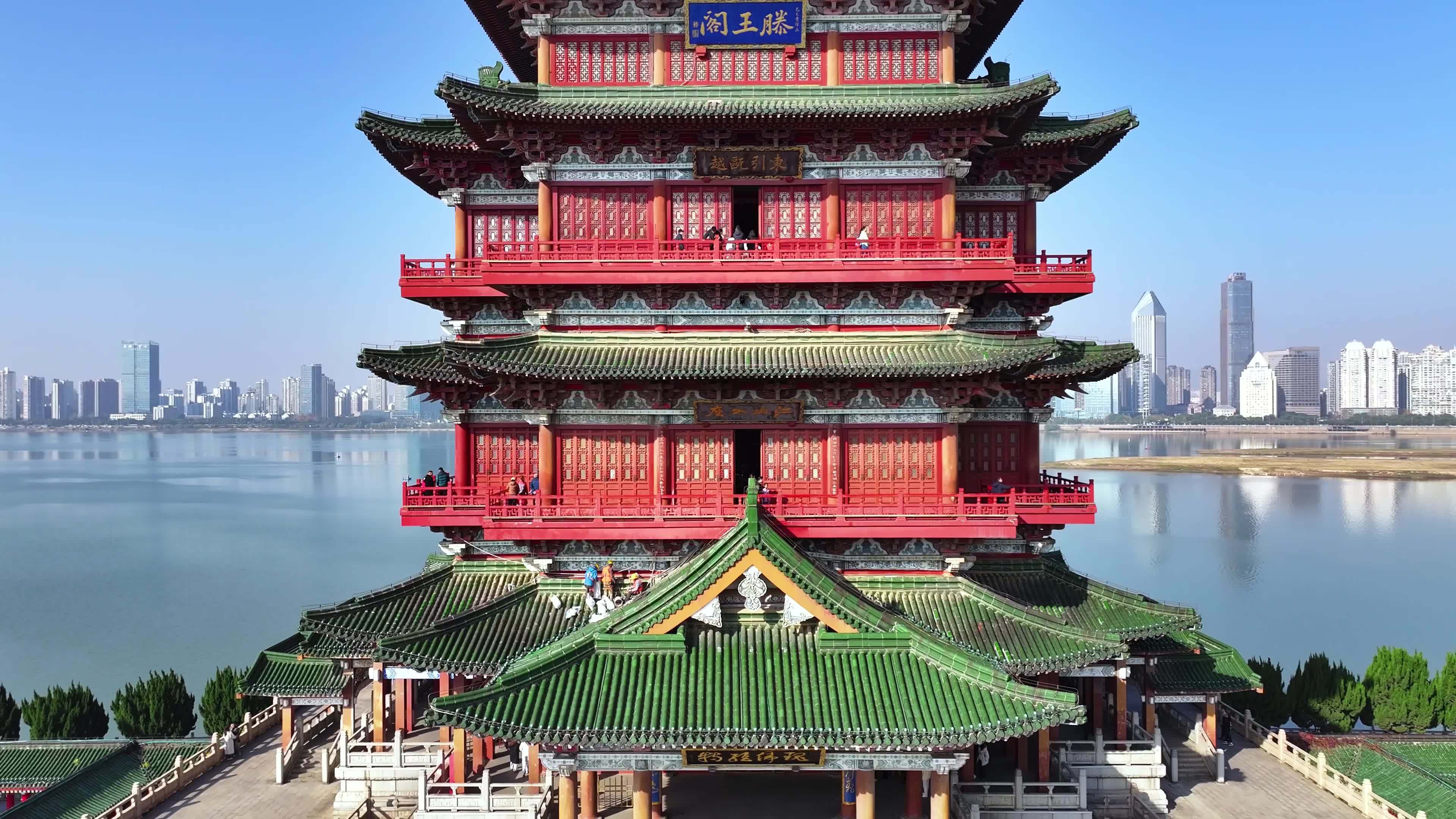 2025南昌滕王阁八一大桥双子塔航拍视频素材画面1