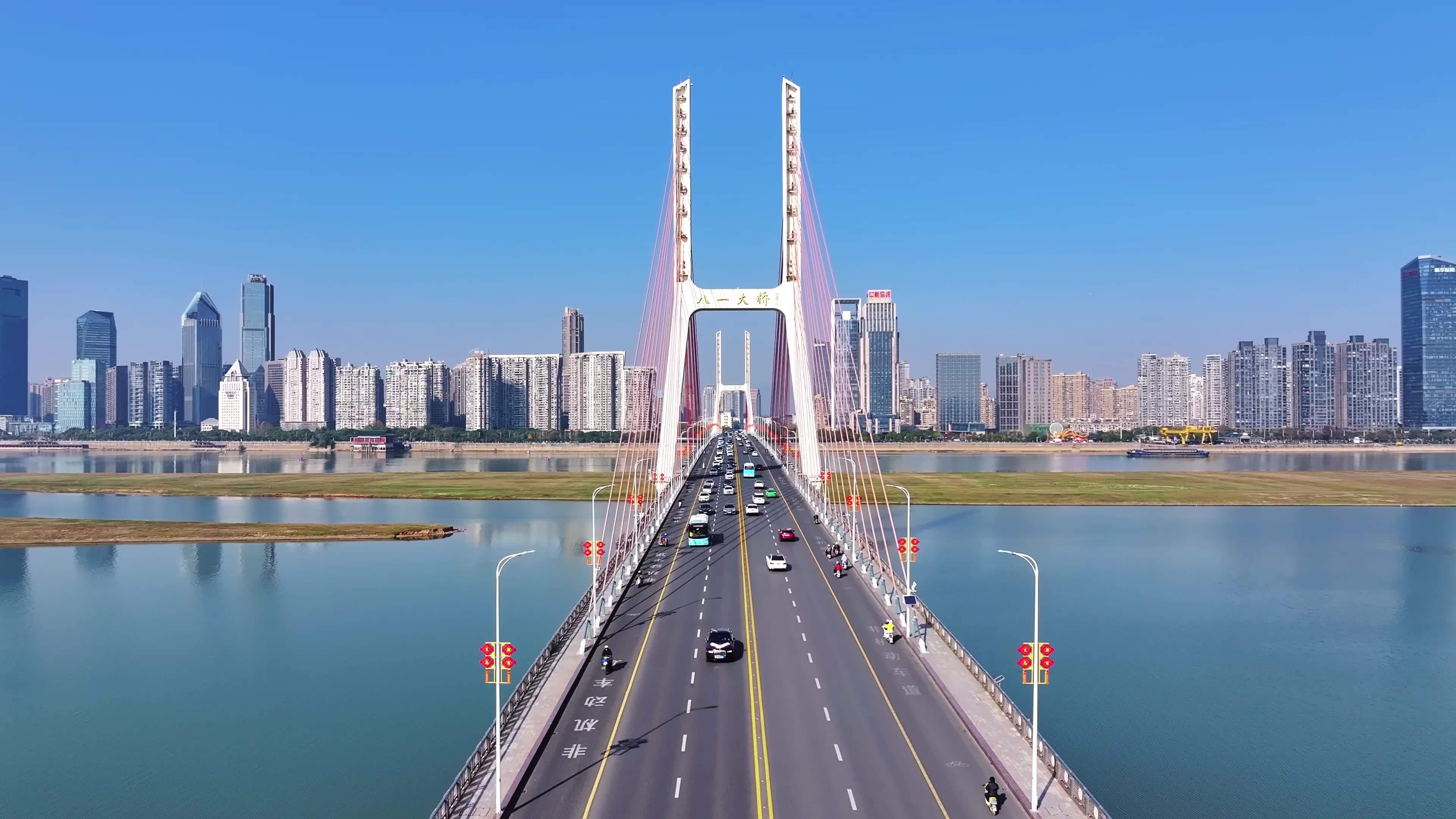 2025南昌滕王阁八一大桥双子塔航拍视频素材画面4