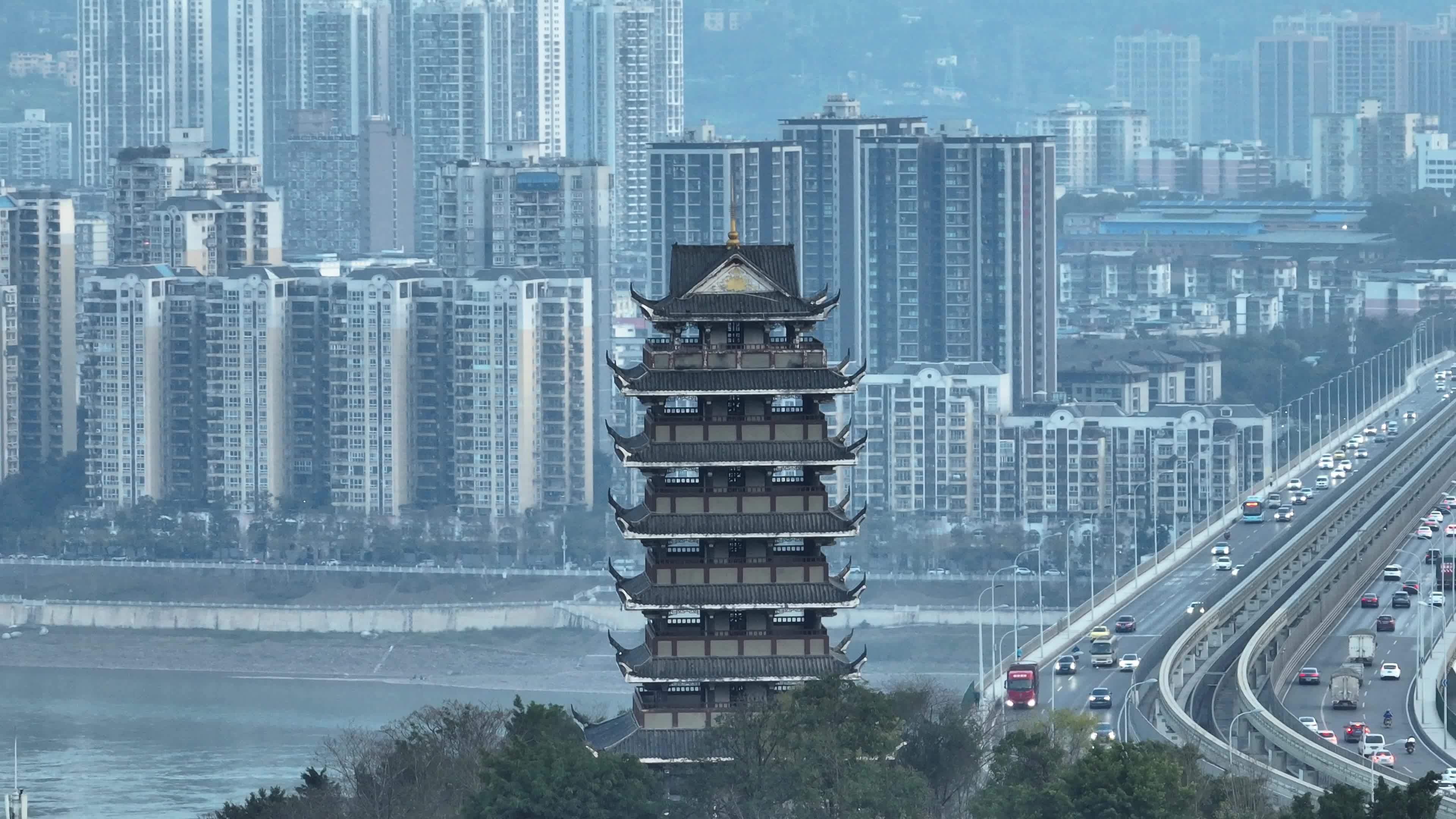重庆大渡口揽江公园和白居寺大桥视频素材画面2