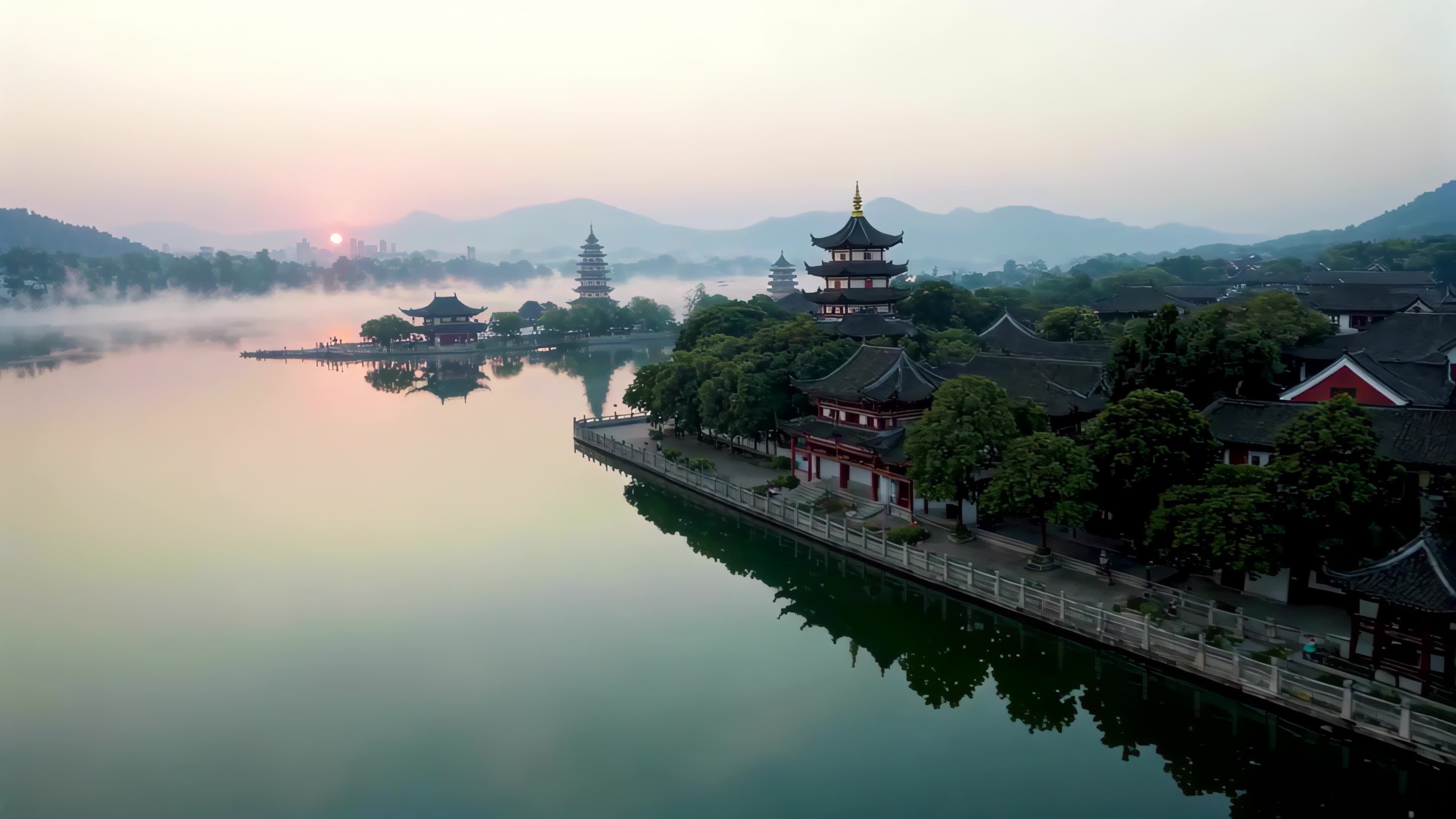 日出晨雾景观中国古建筑湖光山色视频素材画面1