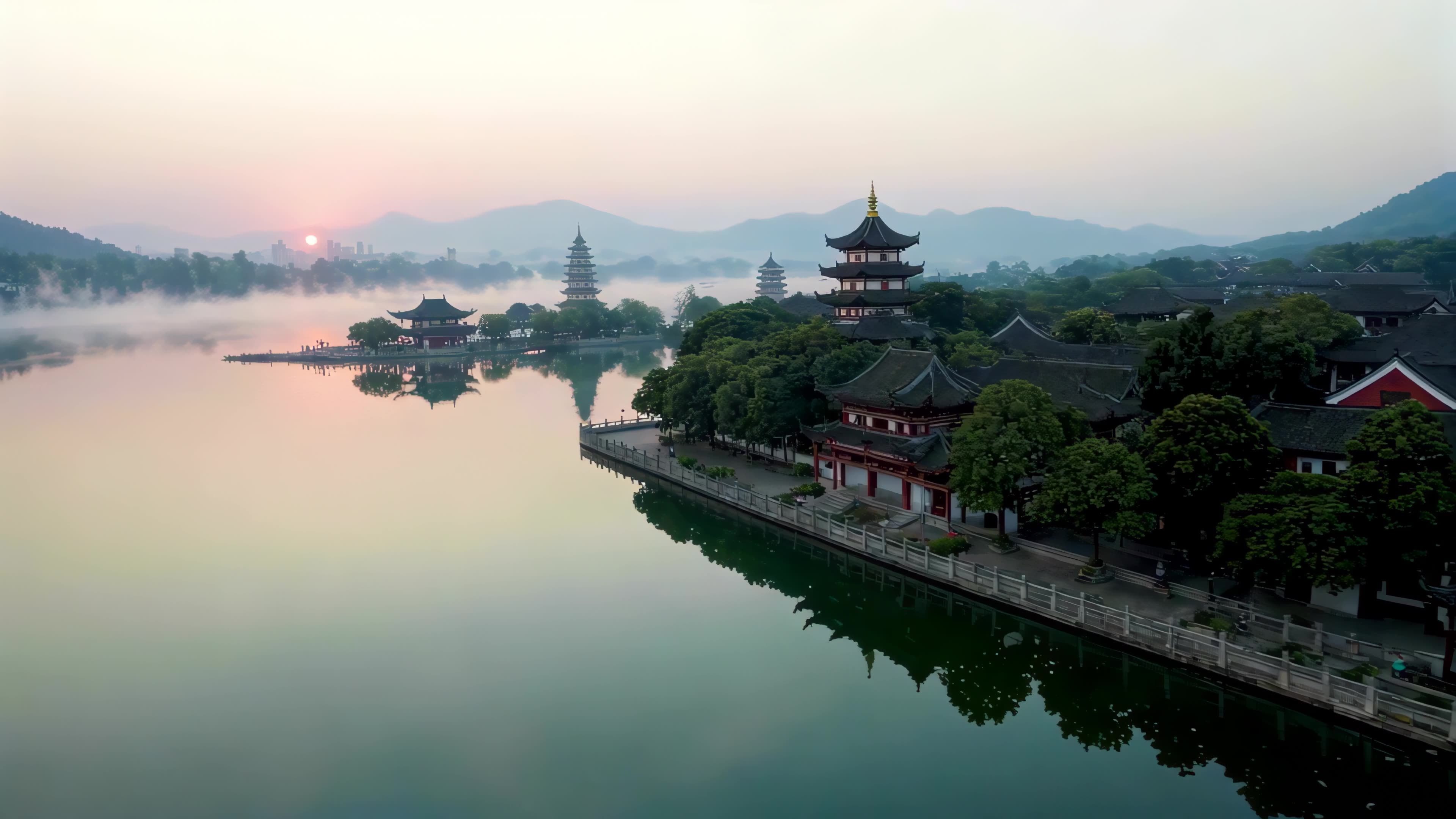 日出晨雾景观中国古建筑湖光山色视频素材画面3