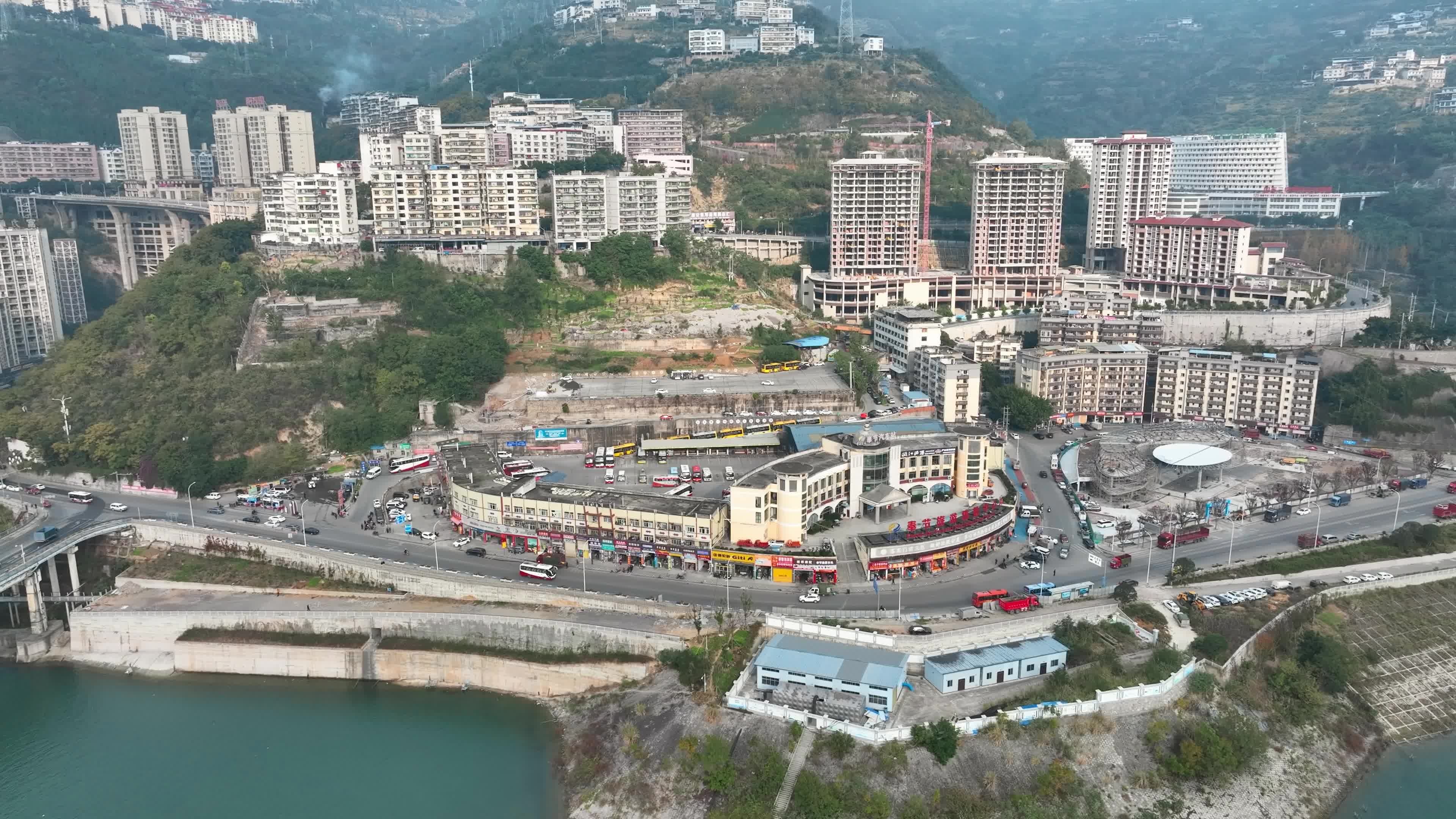航拍重庆奉节汽车站视频素材画面4
