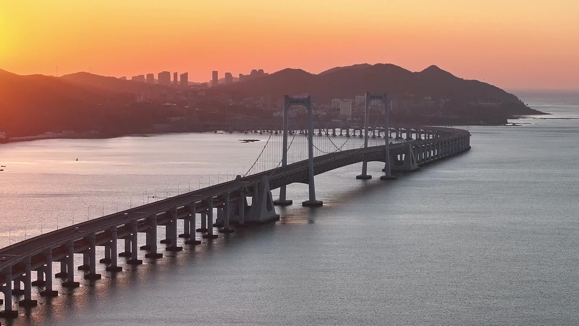 大连星海湾跨海大桥日出清晨景观航拍视频素材画面1