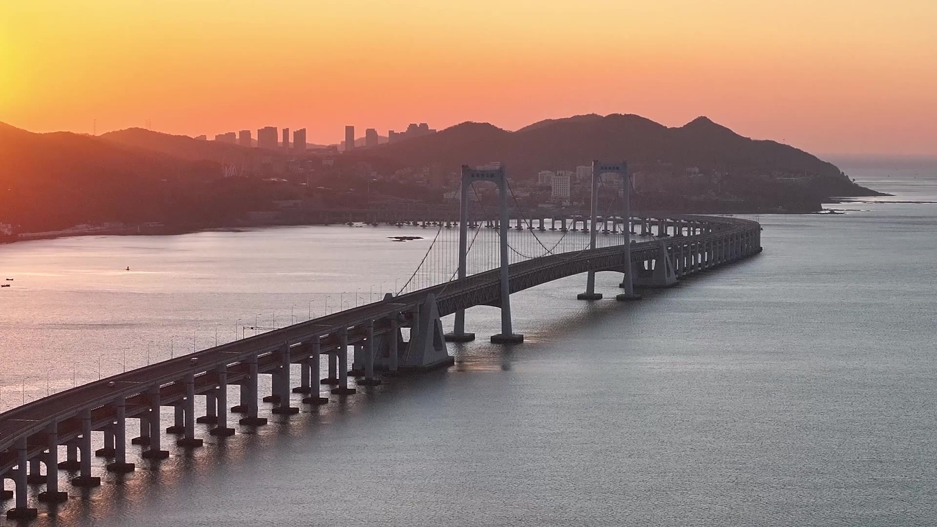 大连星海湾跨海大桥日出清晨景观航拍视频素材画面2