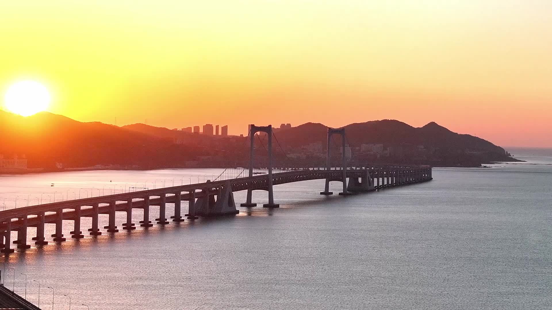 大连星海湾跨海大桥日出清晨景观航拍视频素材画面1