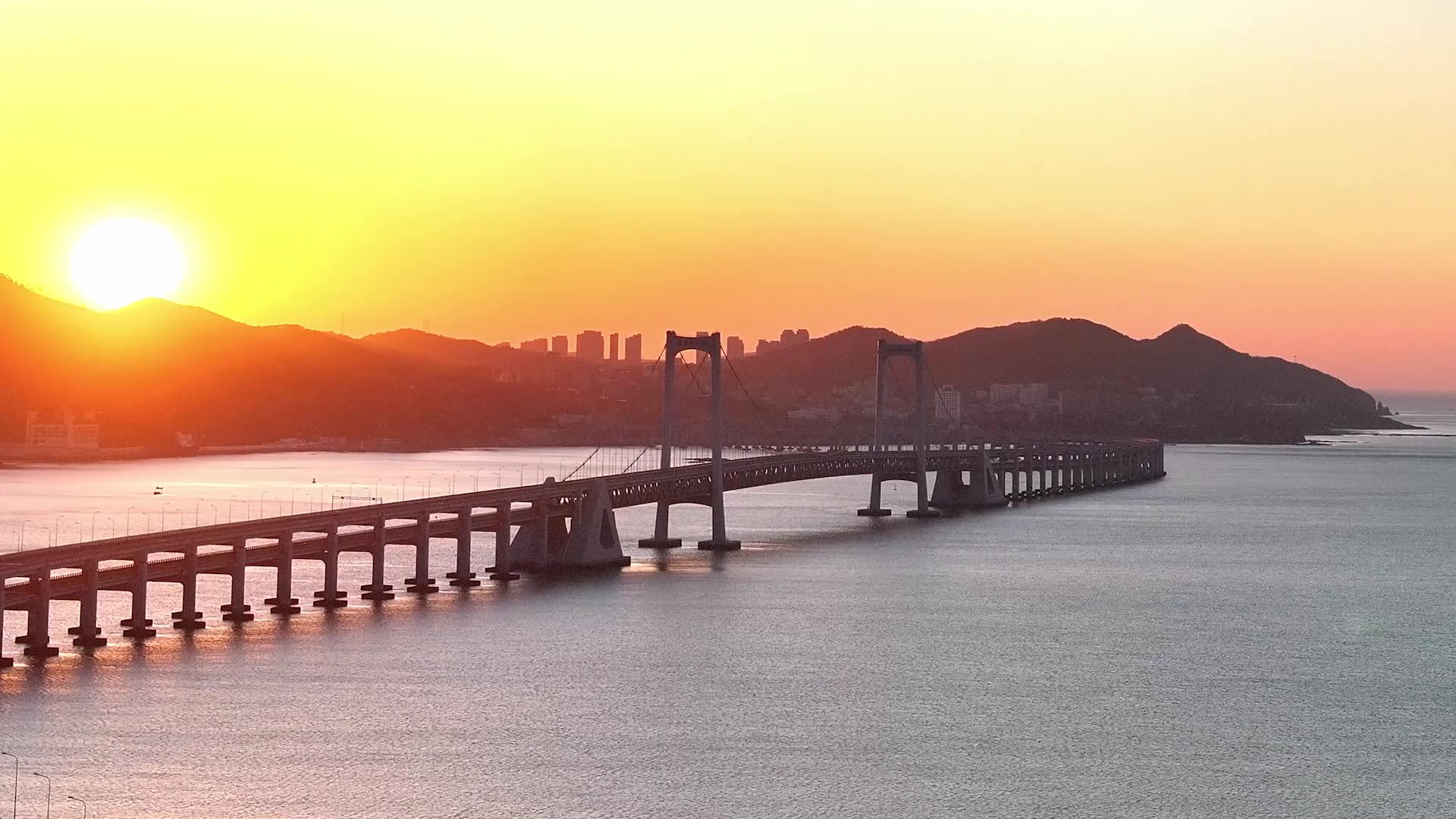 大连星海湾跨海大桥日出清晨景观航拍视频素材画面2