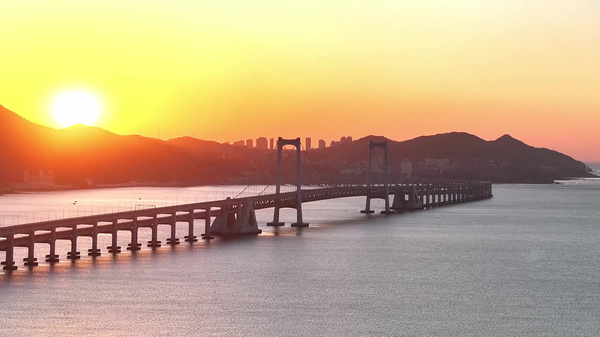 大连星海湾跨海大桥日出清晨景观航拍视频素材画面3