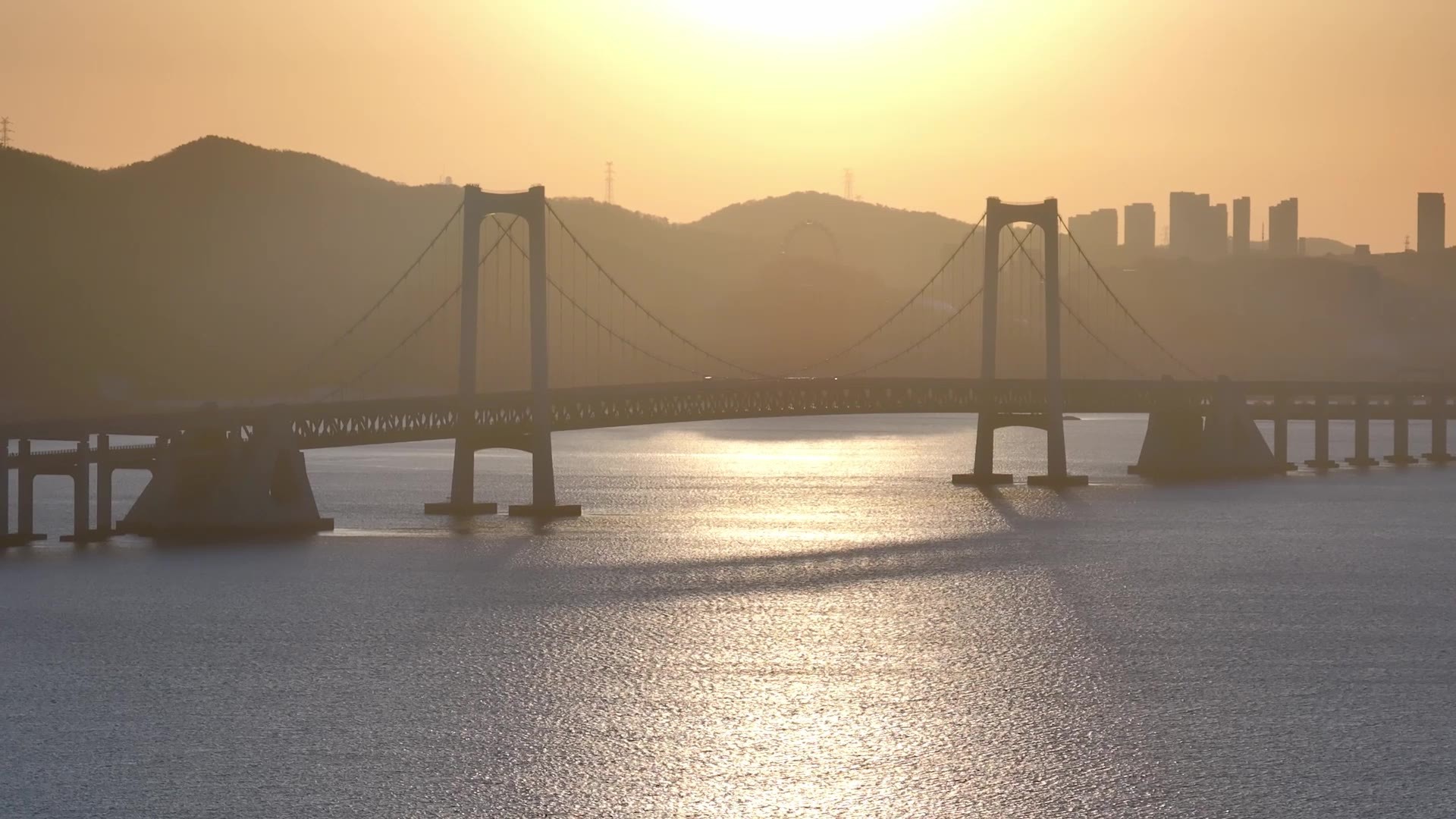 大连星海湾跨海大桥日出清晨景观航拍视频素材画面3