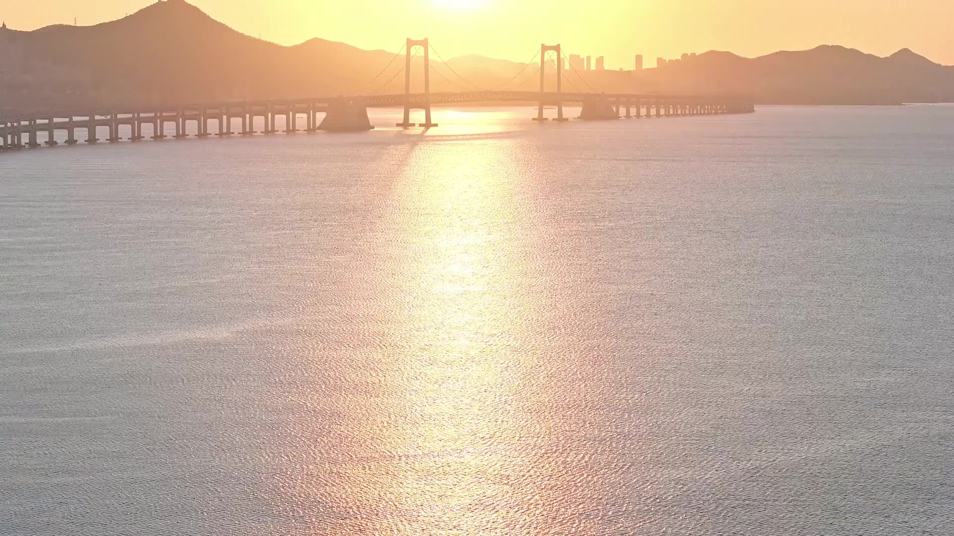 大连星海湾跨海大桥日出清晨景观航拍视频素材画面1