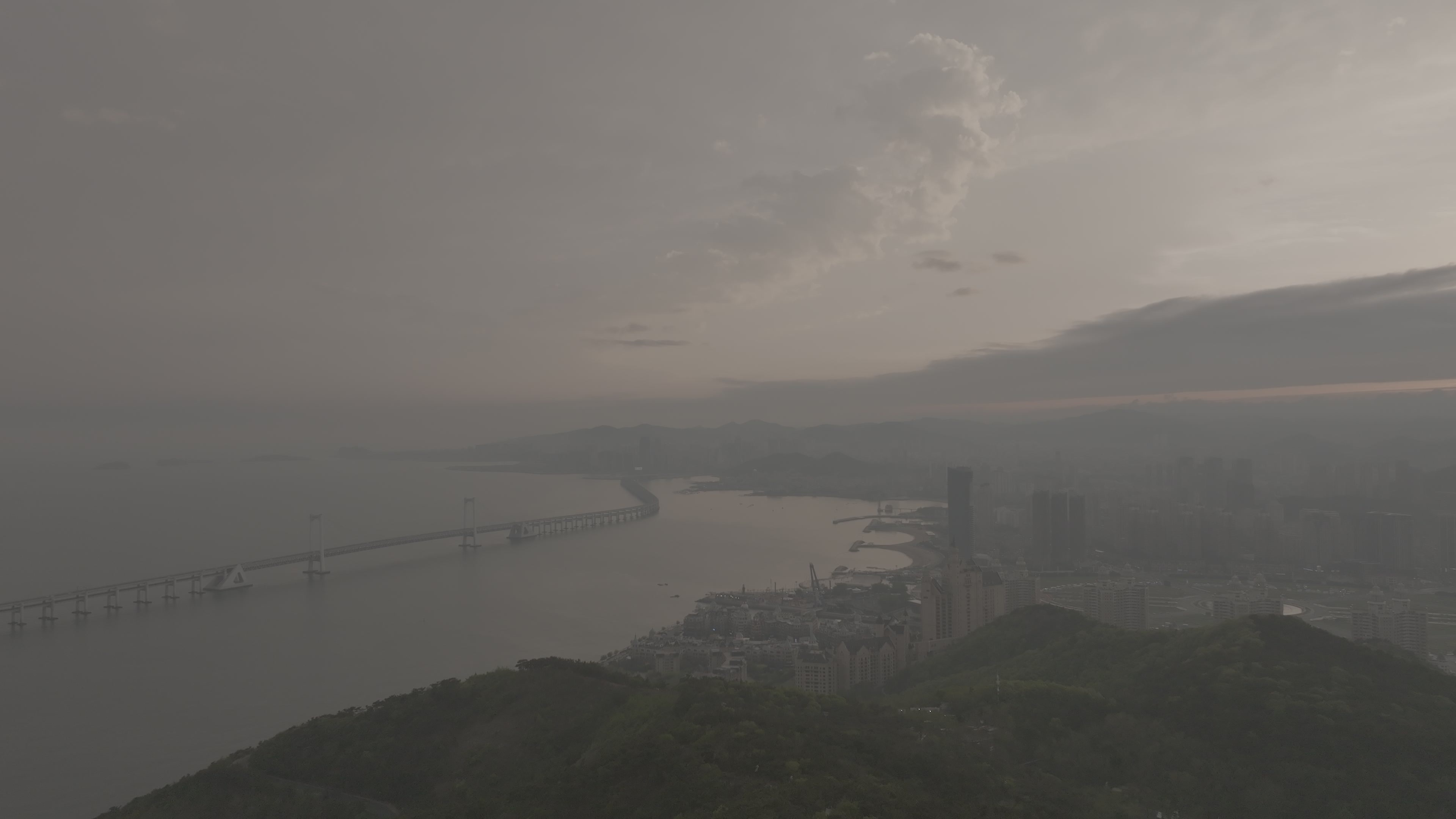 大连莲花山塔雨后彩虹航拍DLOG模式视频素材画面1