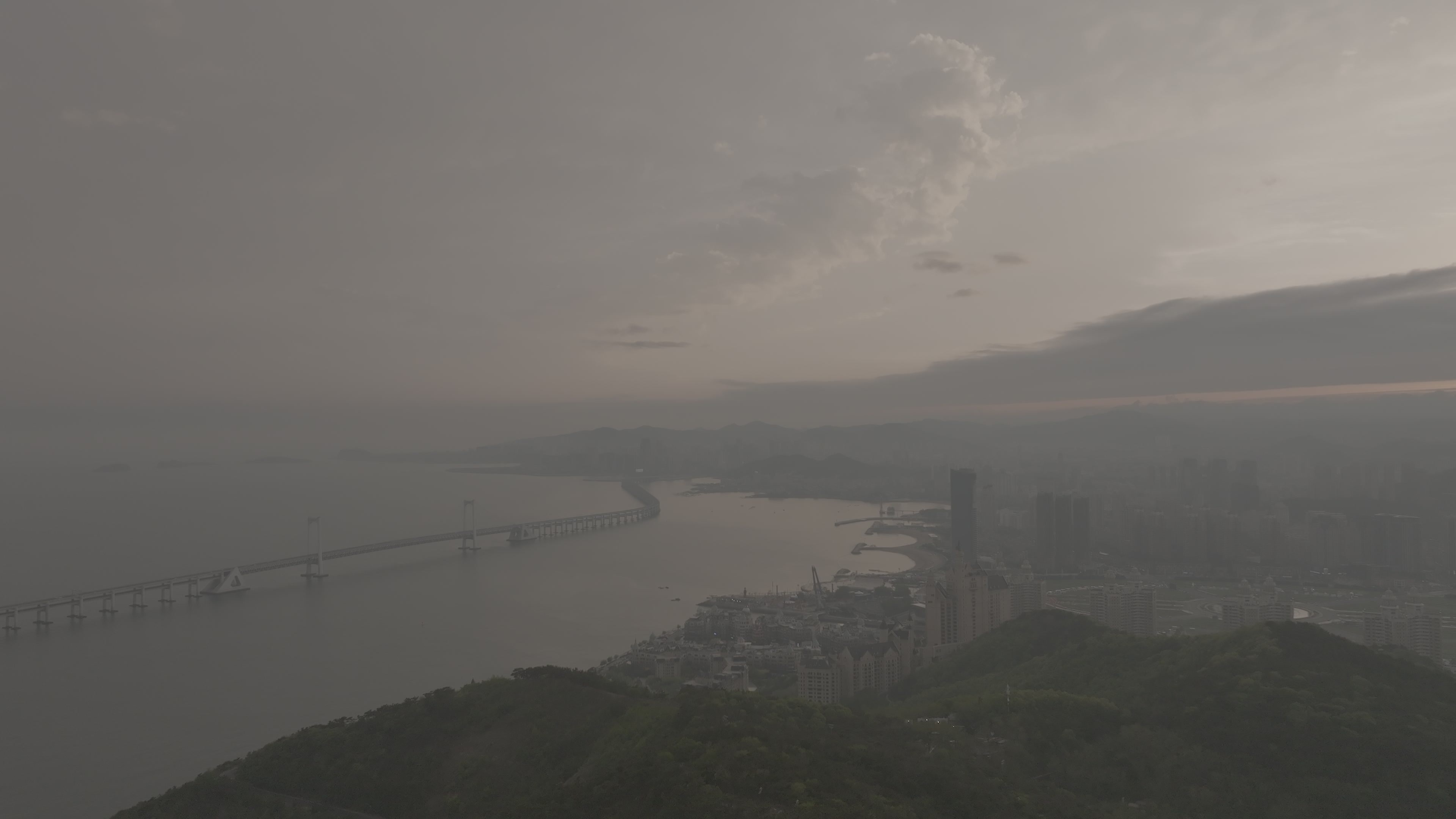 大连莲花山塔雨后彩虹航拍DLOG模式视频素材画面2