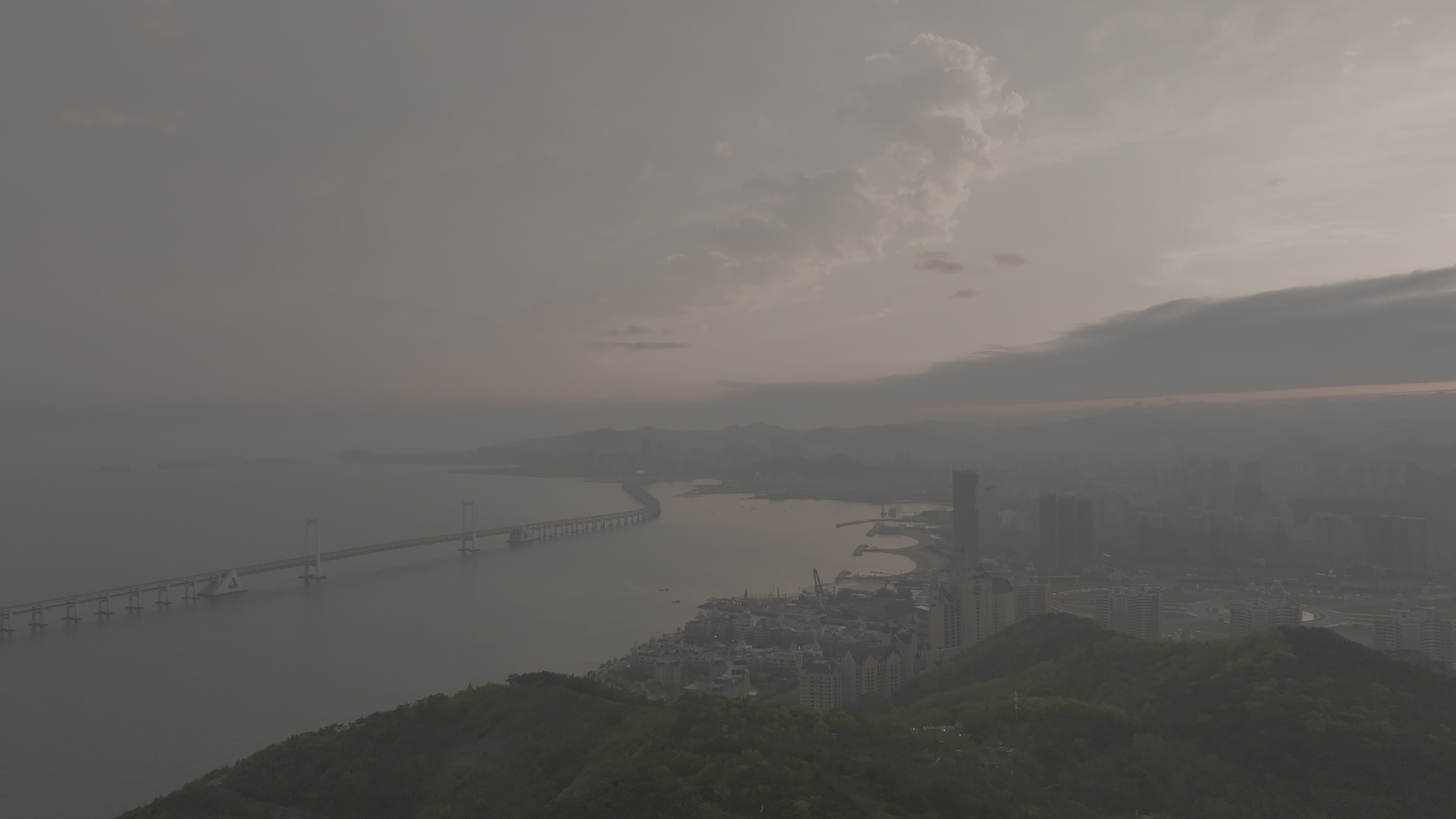 大连莲花山塔雨后彩虹航拍DLOG模式视频素材画面4