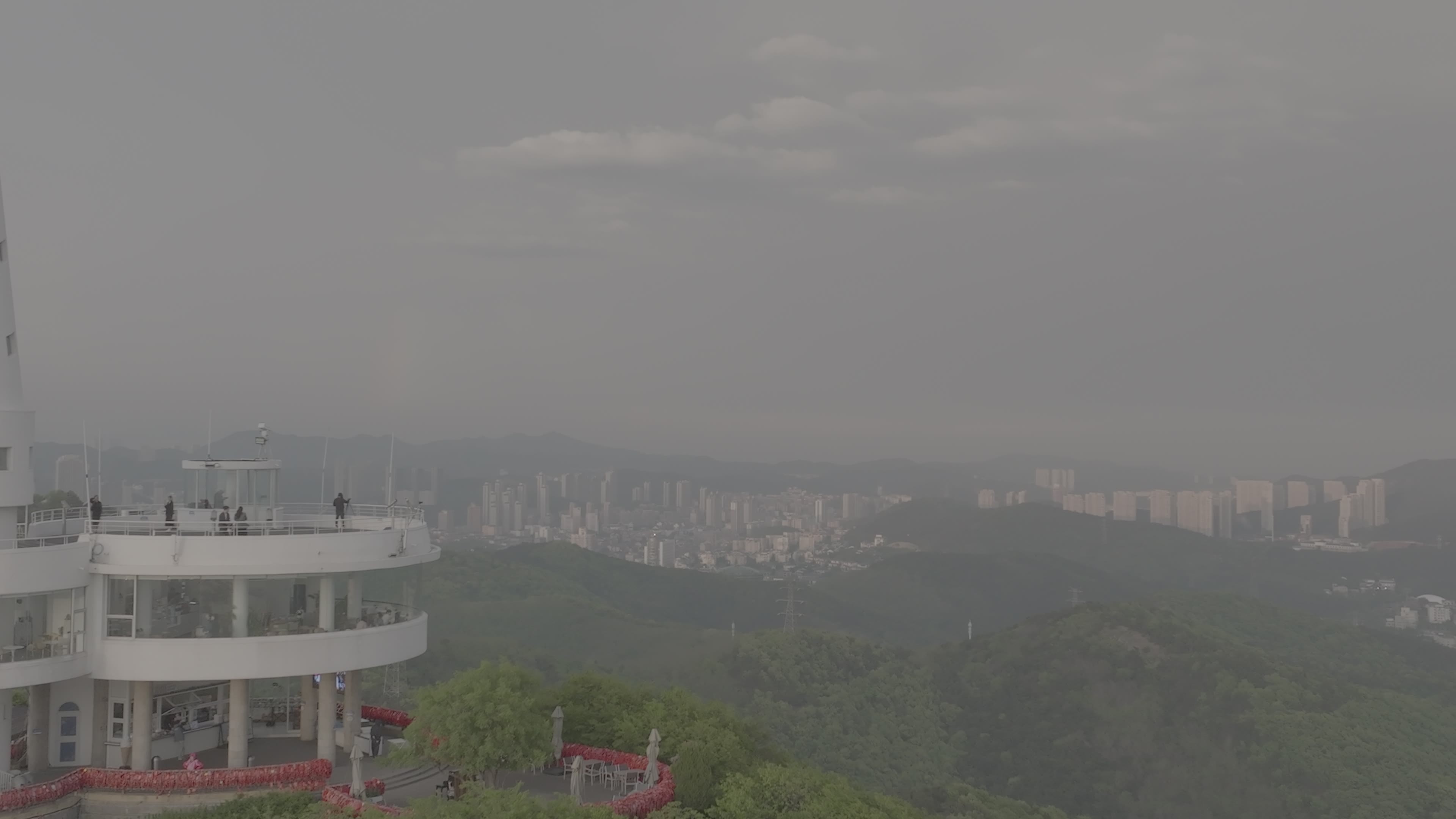 大连莲花山塔雨后彩虹航拍DLOG模式视频素材画面1