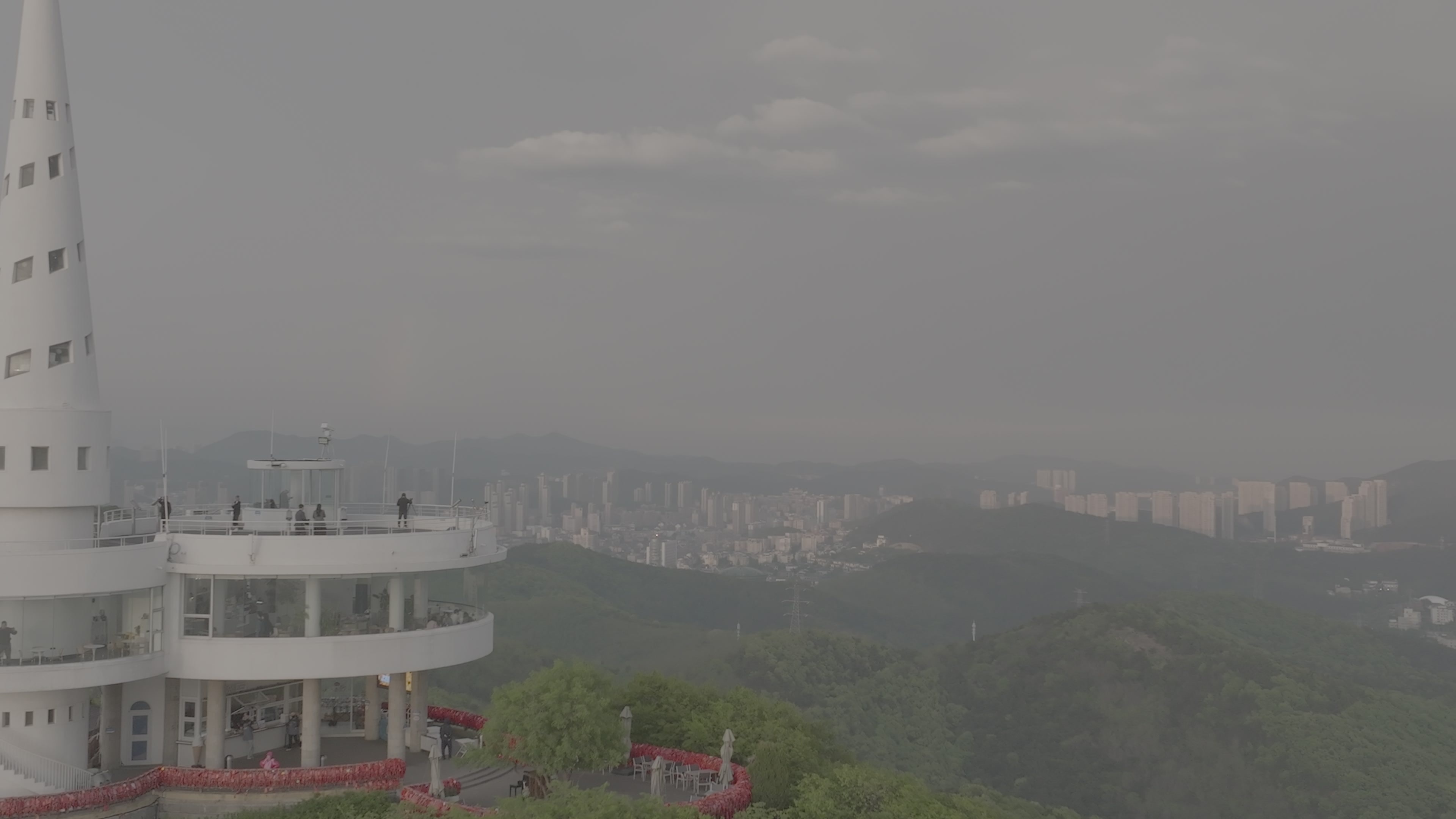 大连莲花山塔雨后彩虹航拍DLOG模式视频素材画面2