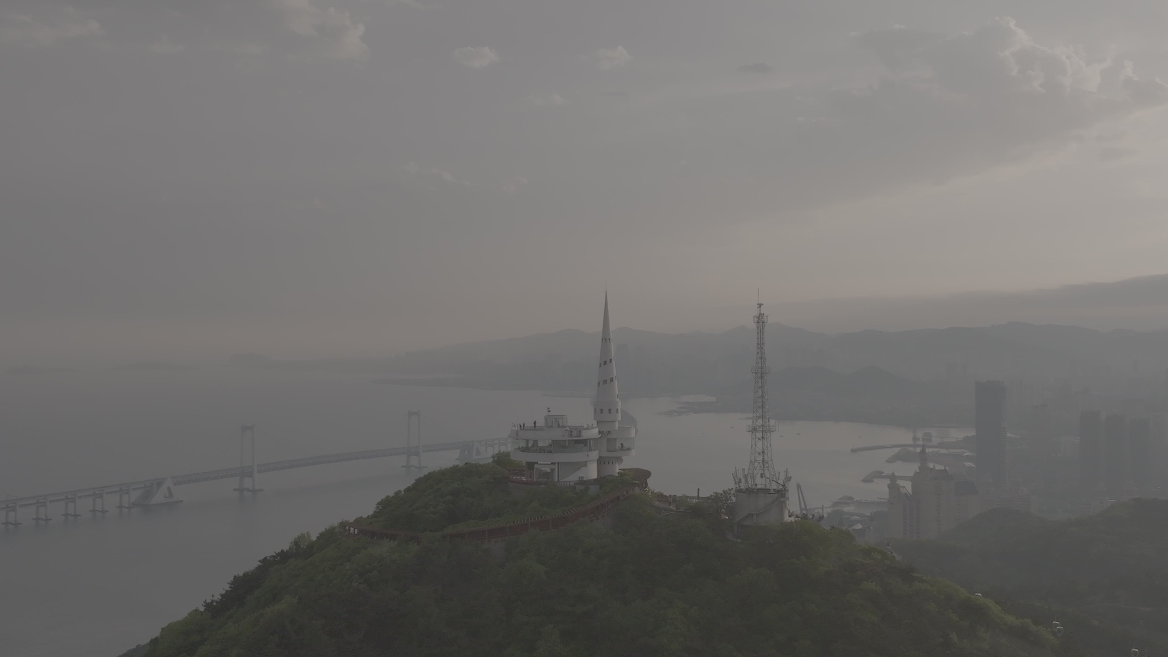 大连莲花山塔雨后彩虹航拍DLOG模式视频素材画面2