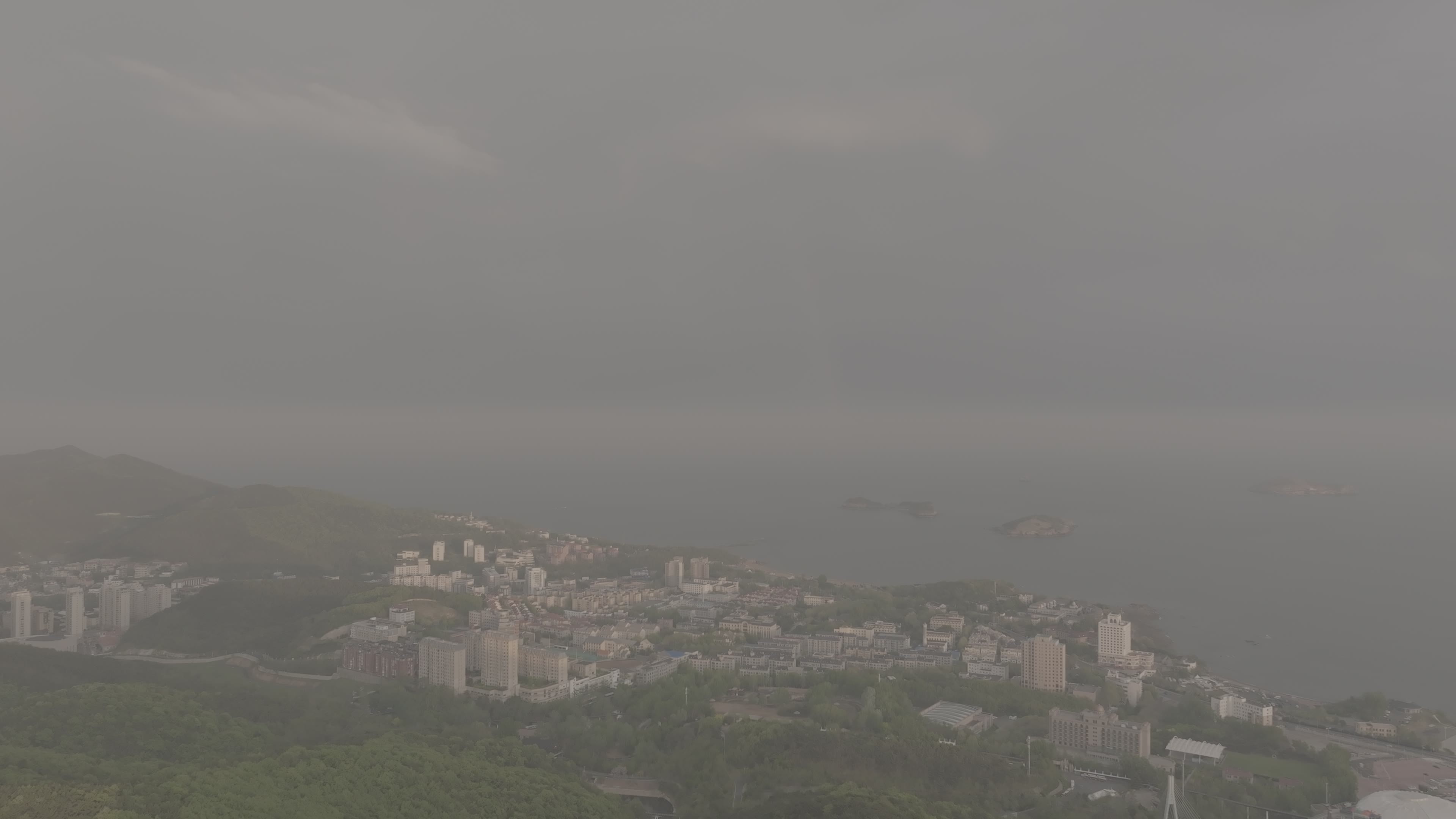 大连海岛上空雨后彩虹航拍DLOG模式视频素材画面1