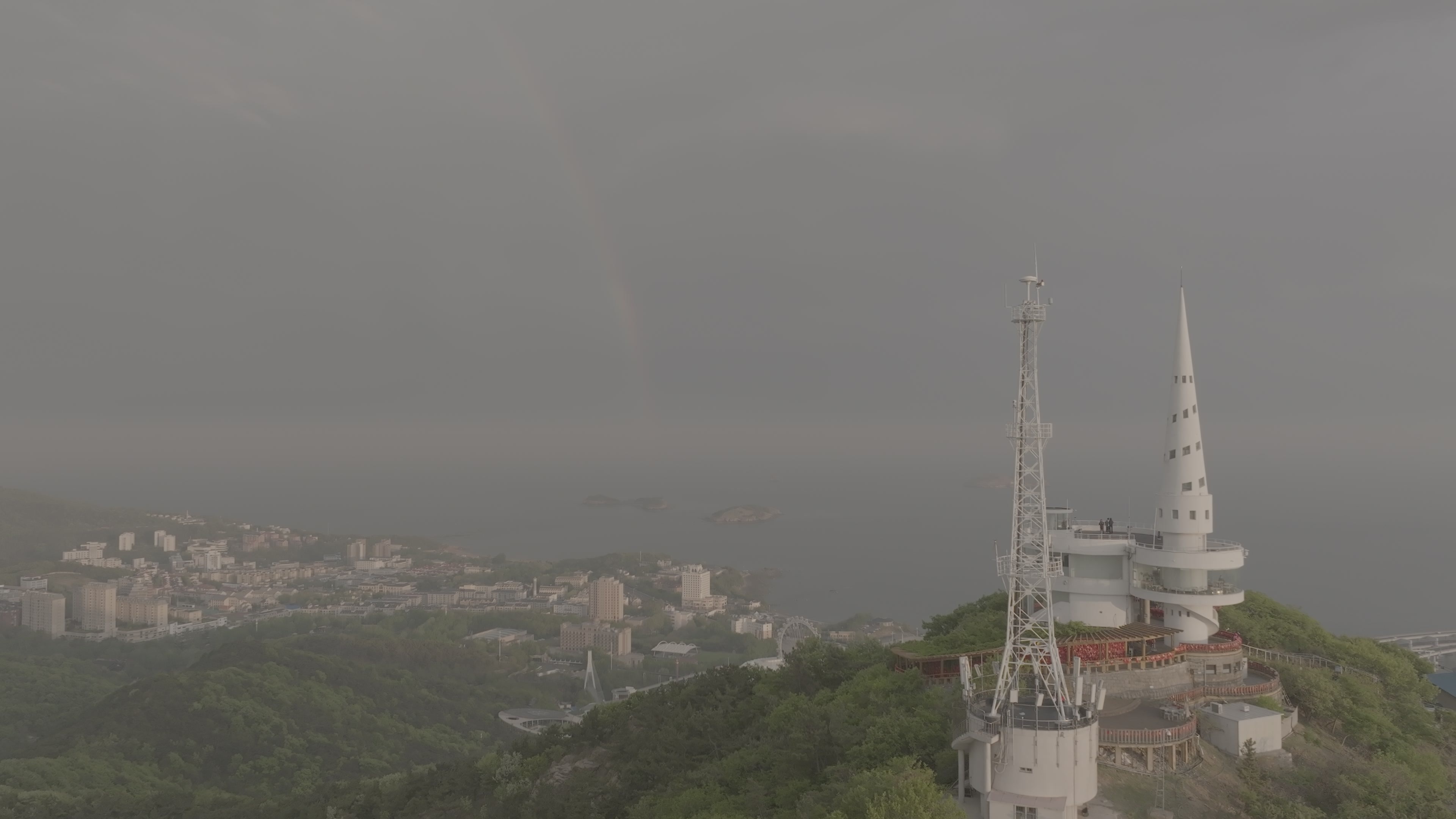 大连莲花山塔雨后彩虹航拍DLOG模式视频素材画面2