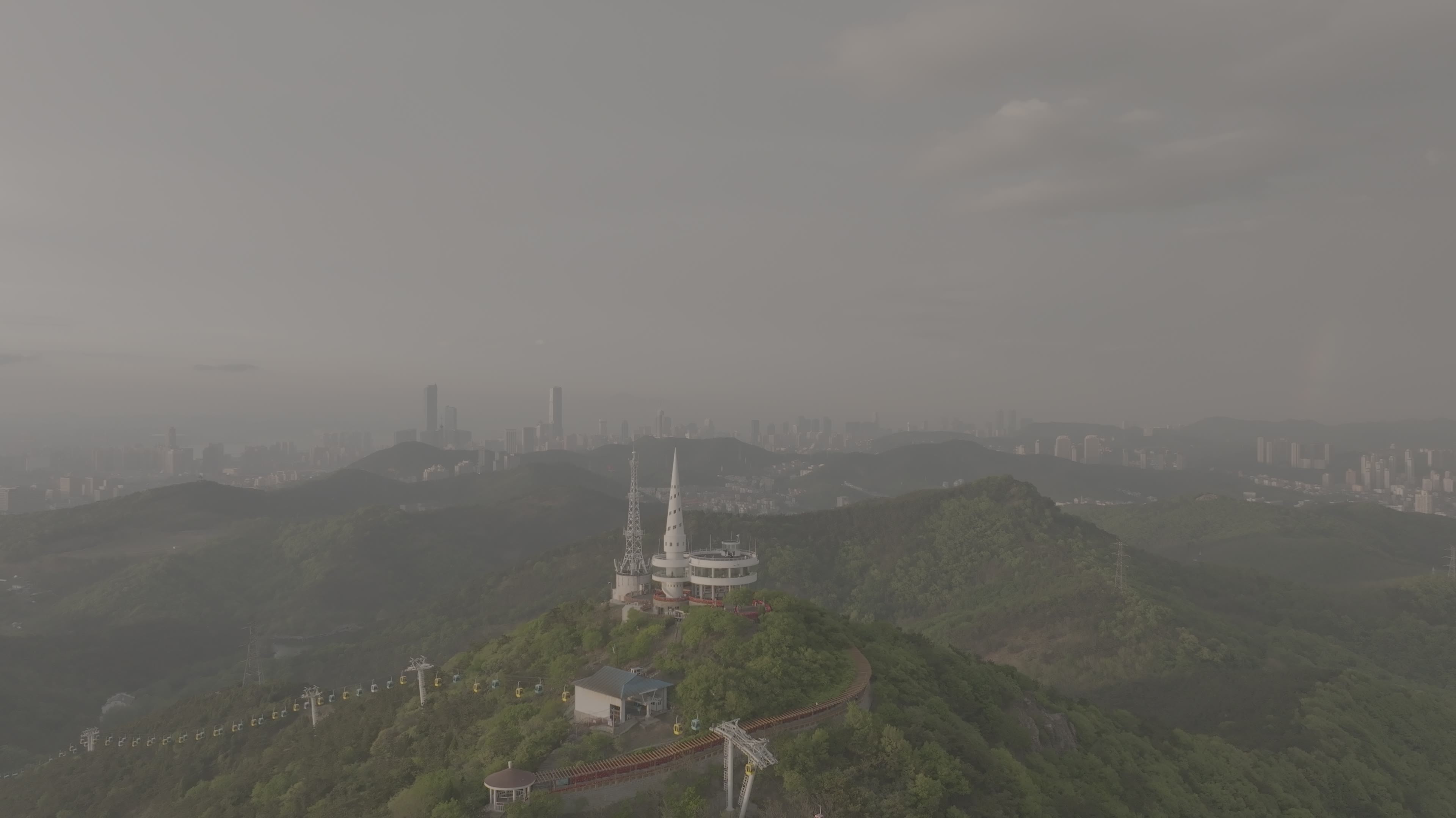 大连莲花山塔雨后彩虹航拍DLOG模式视频素材画面1