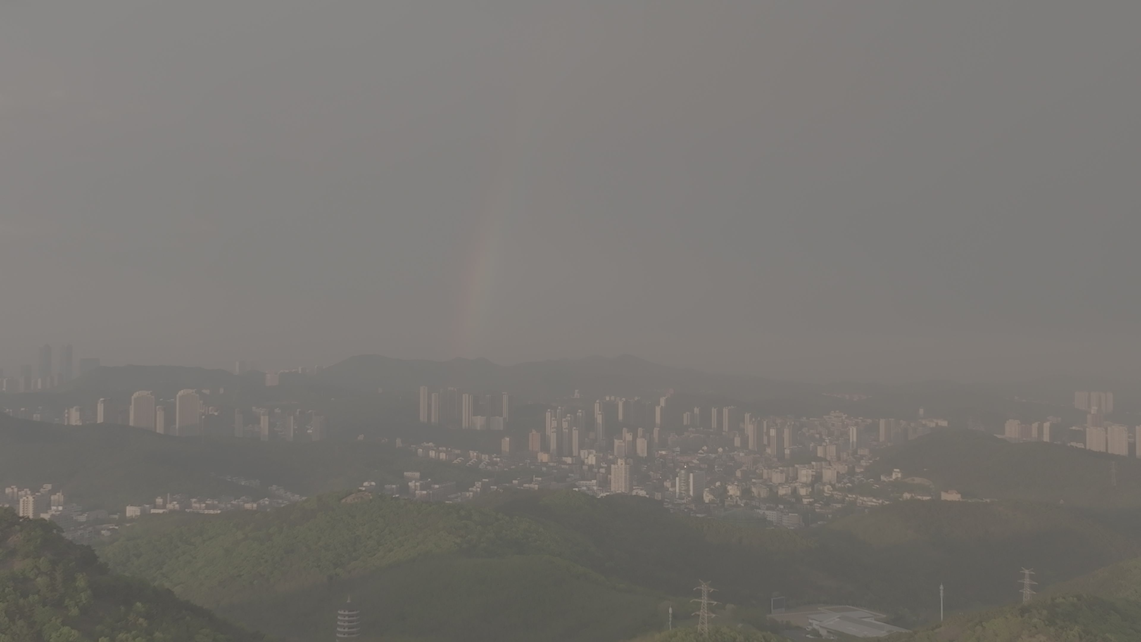 大连城市天际线雨后彩虹航拍DLOG模式视频素材画面1