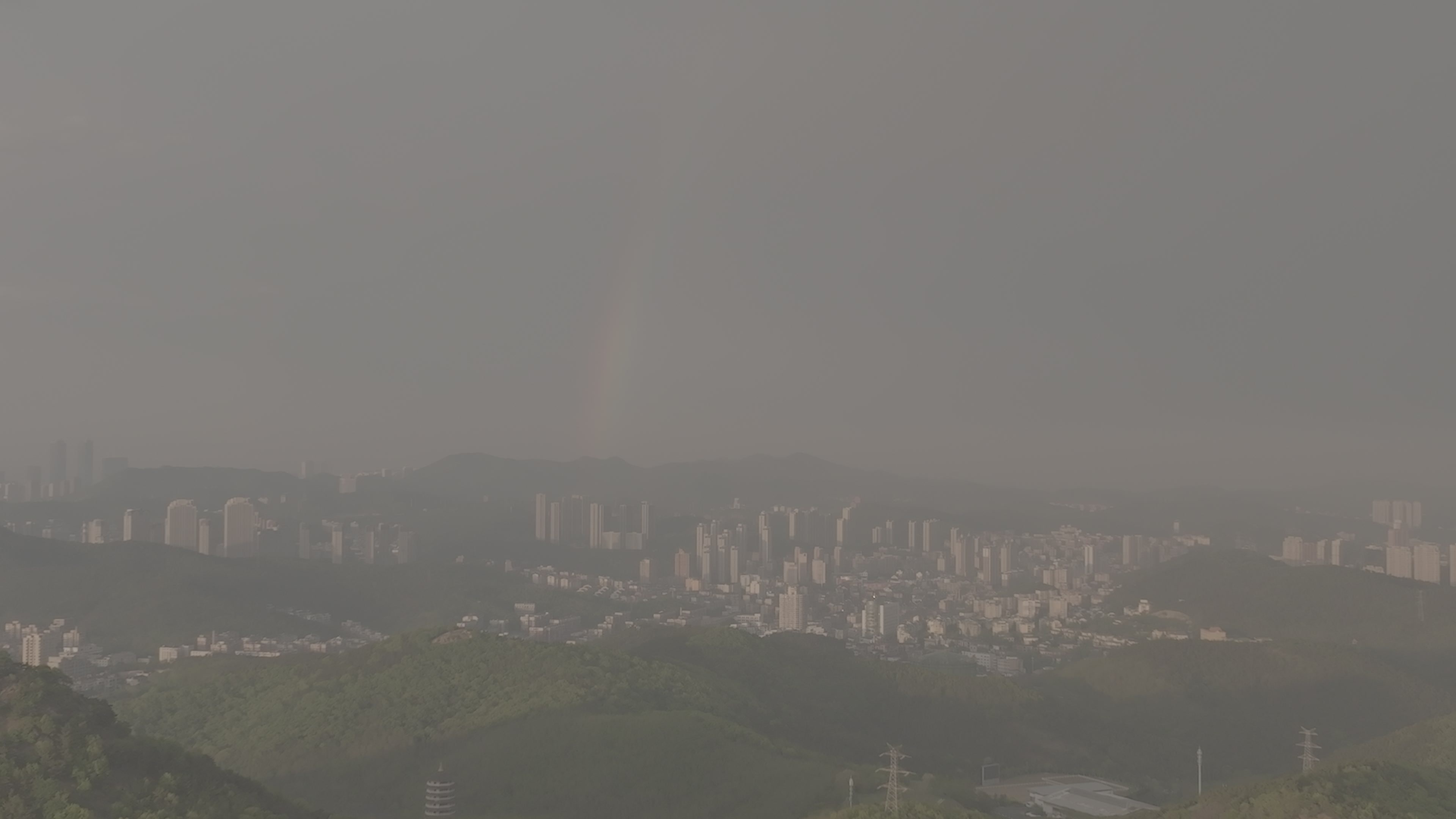 大连城市天际线雨后彩虹航拍DLOG模式视频素材画面2