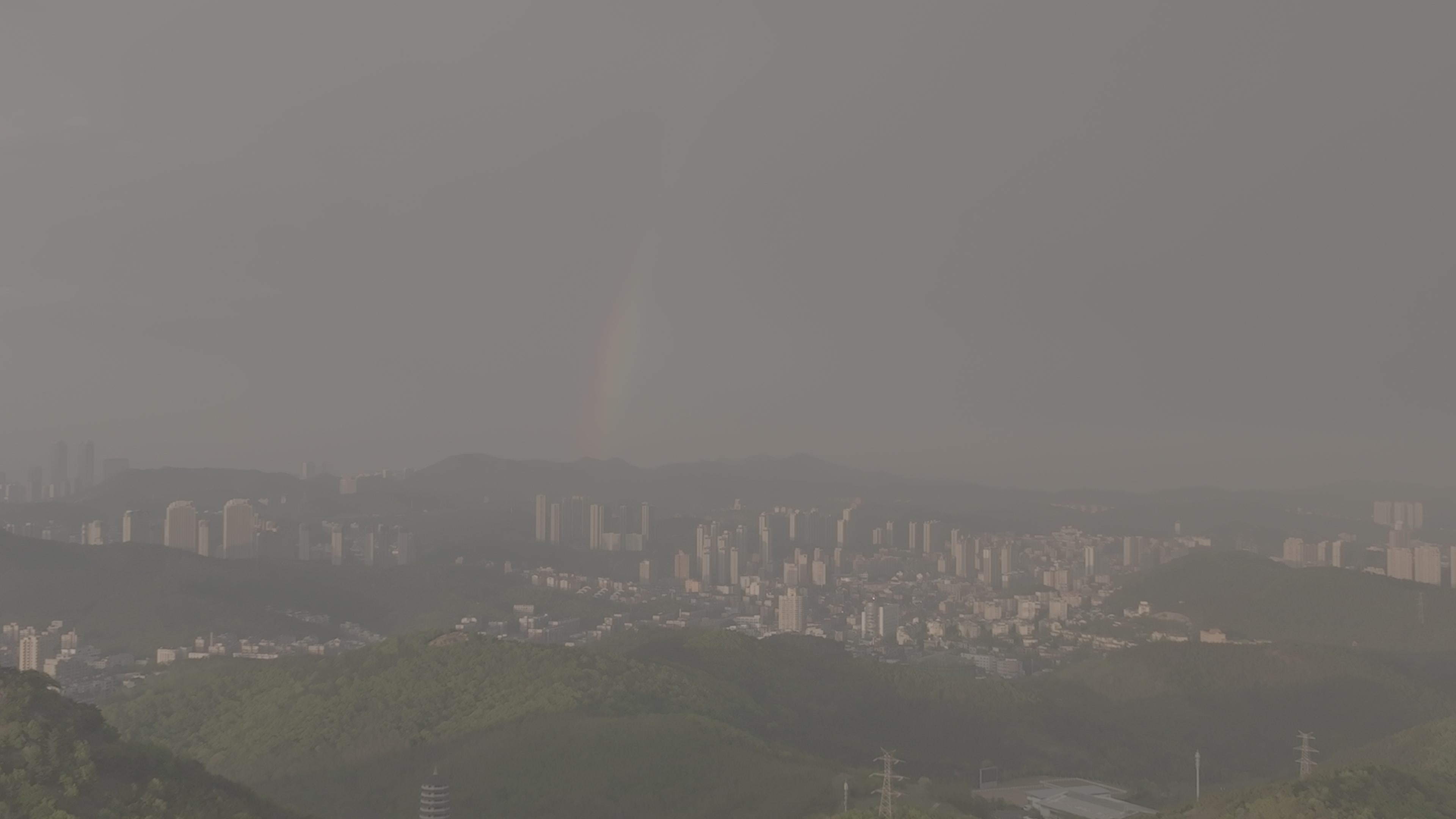 大连城市天际线雨后彩虹航拍DLOG模式视频素材画面4