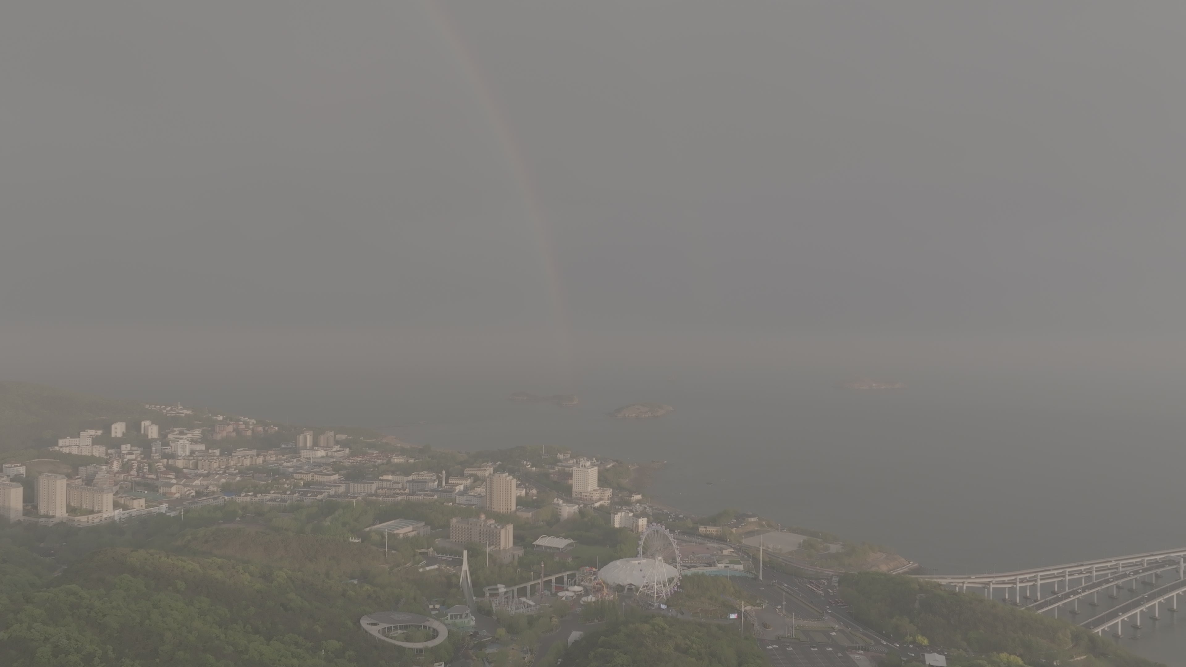 大连海岛上空雨后彩虹航拍DLOG模式视频素材画面3