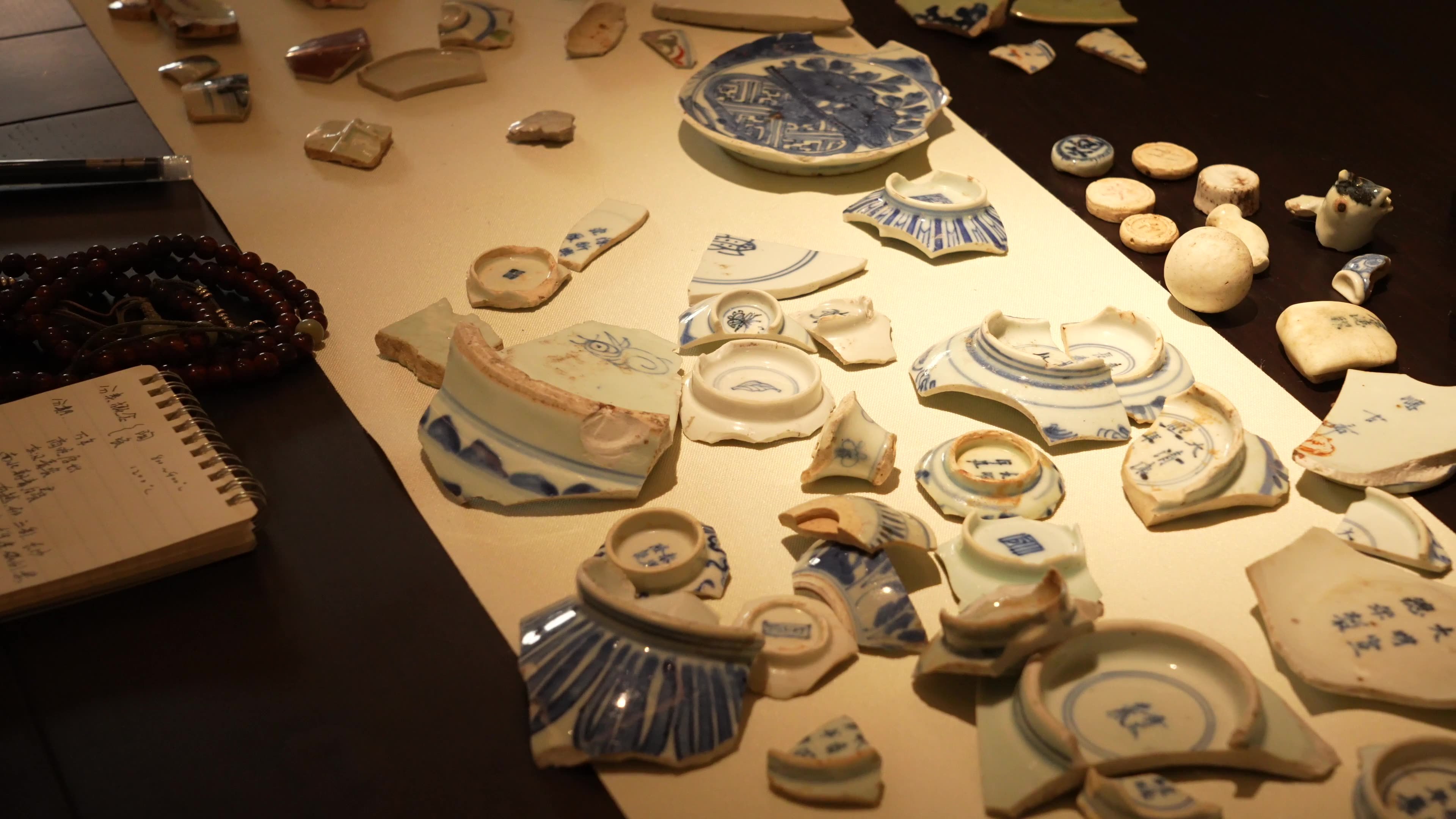 古代老瓷片 景德镇老瓷片视频素材画面2