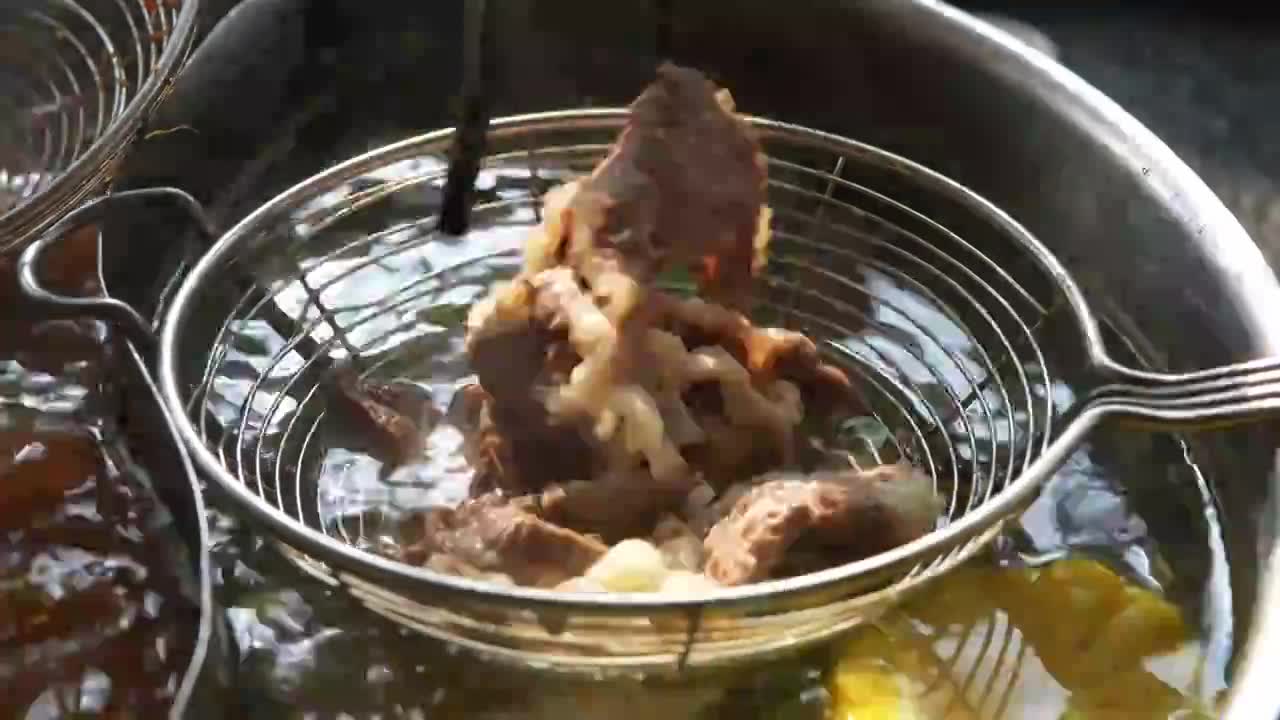 潮汕牛肉火锅视频素材画面1