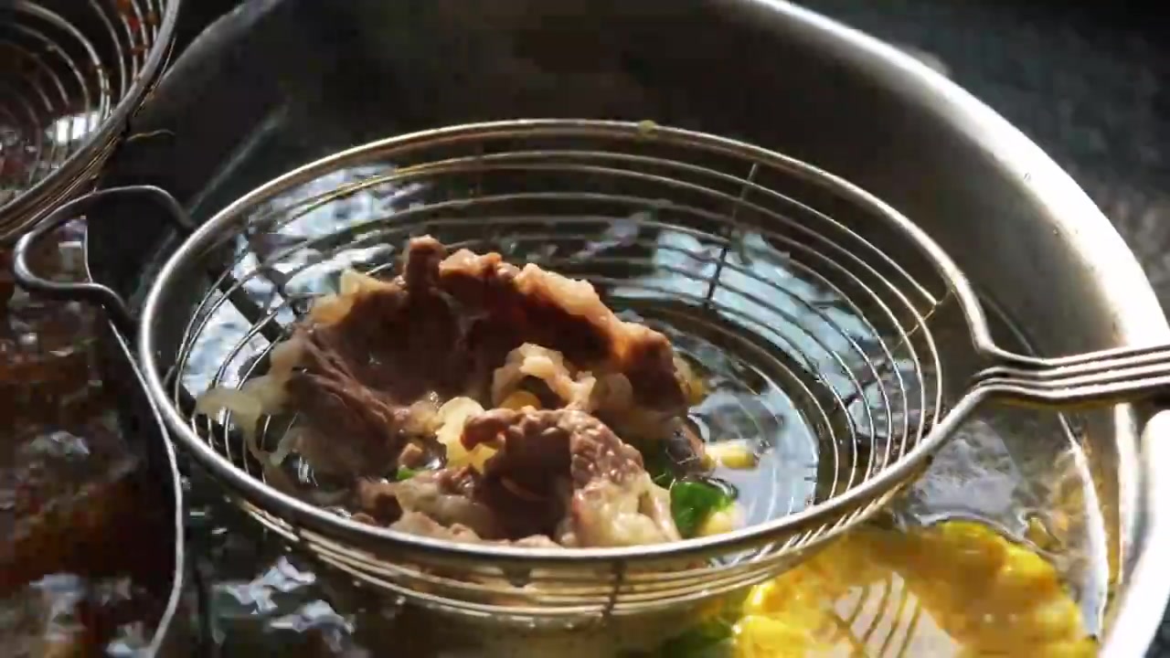 潮汕牛肉火锅视频素材画面4
