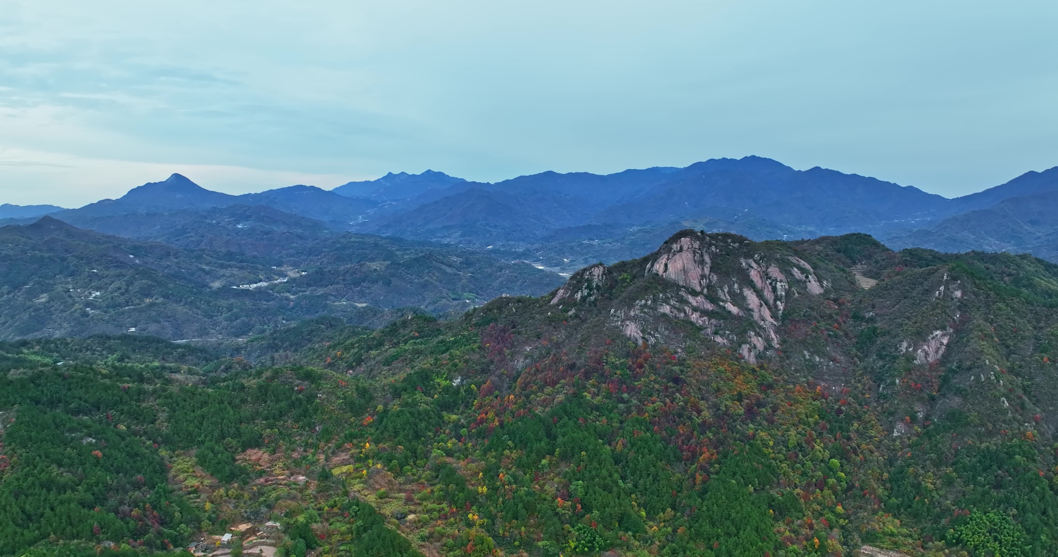 安徽金寨大别山秋天0106视频素材画面1