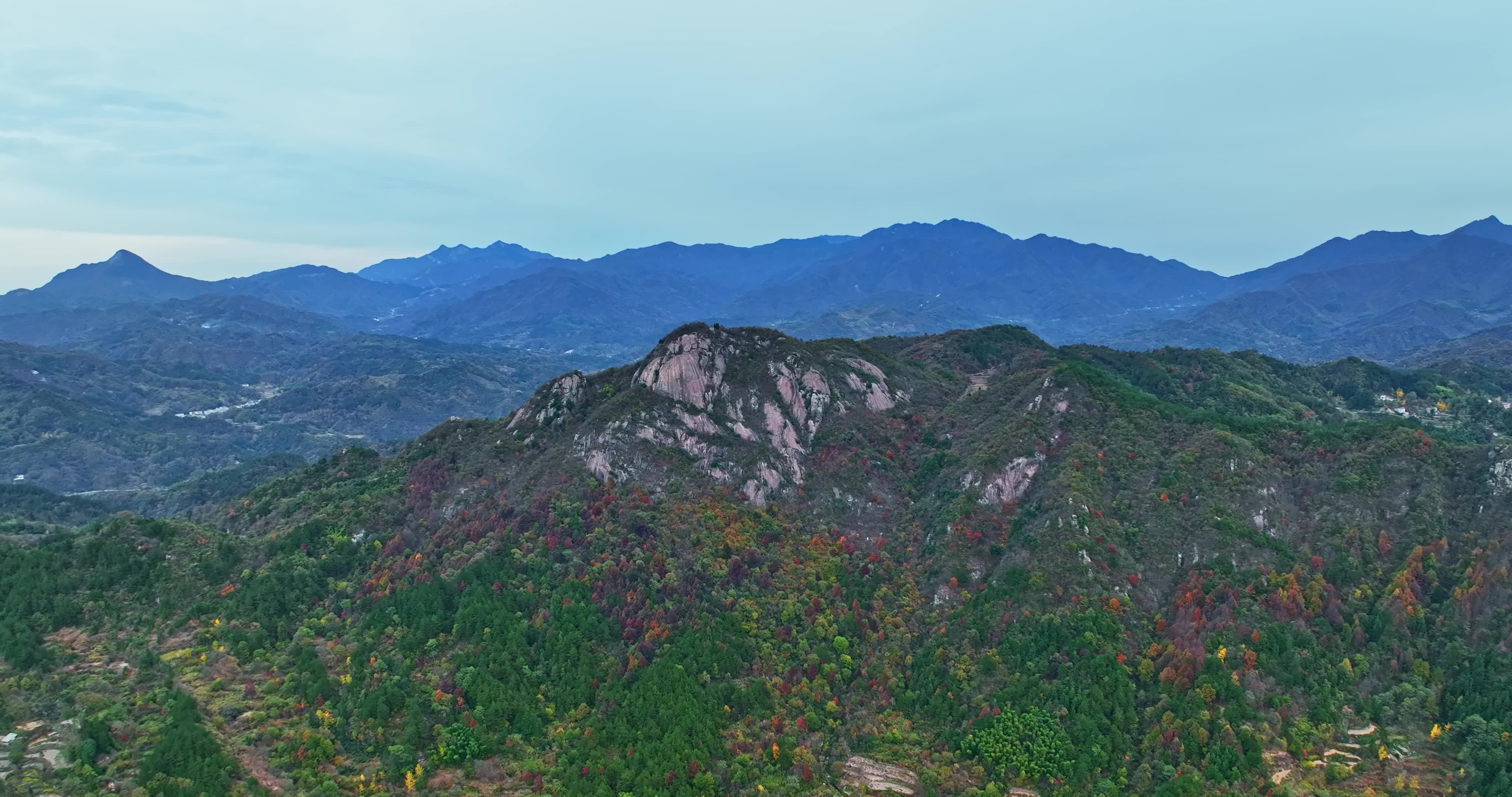 安徽金寨大别山秋天0105视频素材画面1