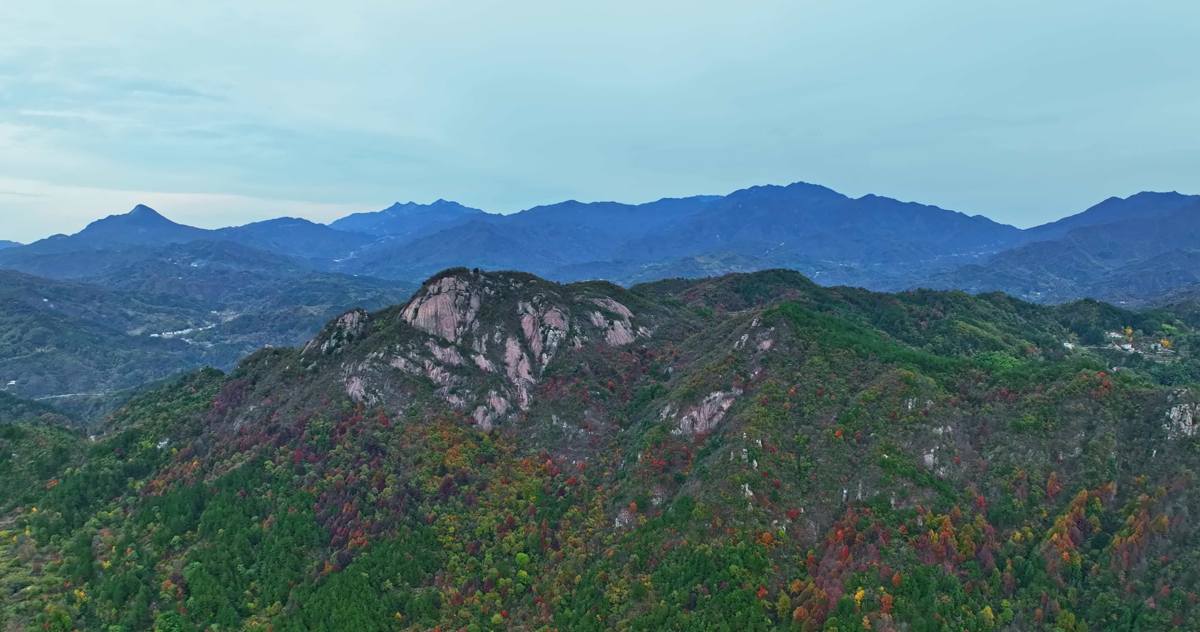 安徽金寨大别山秋天0104视频素材画面1