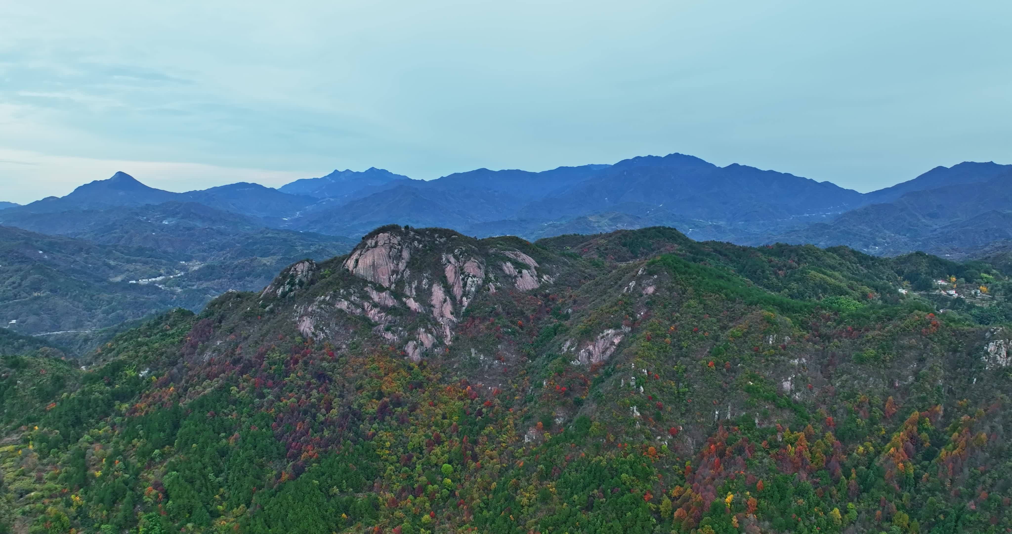 安徽金寨大别山秋天0104视频素材画面2