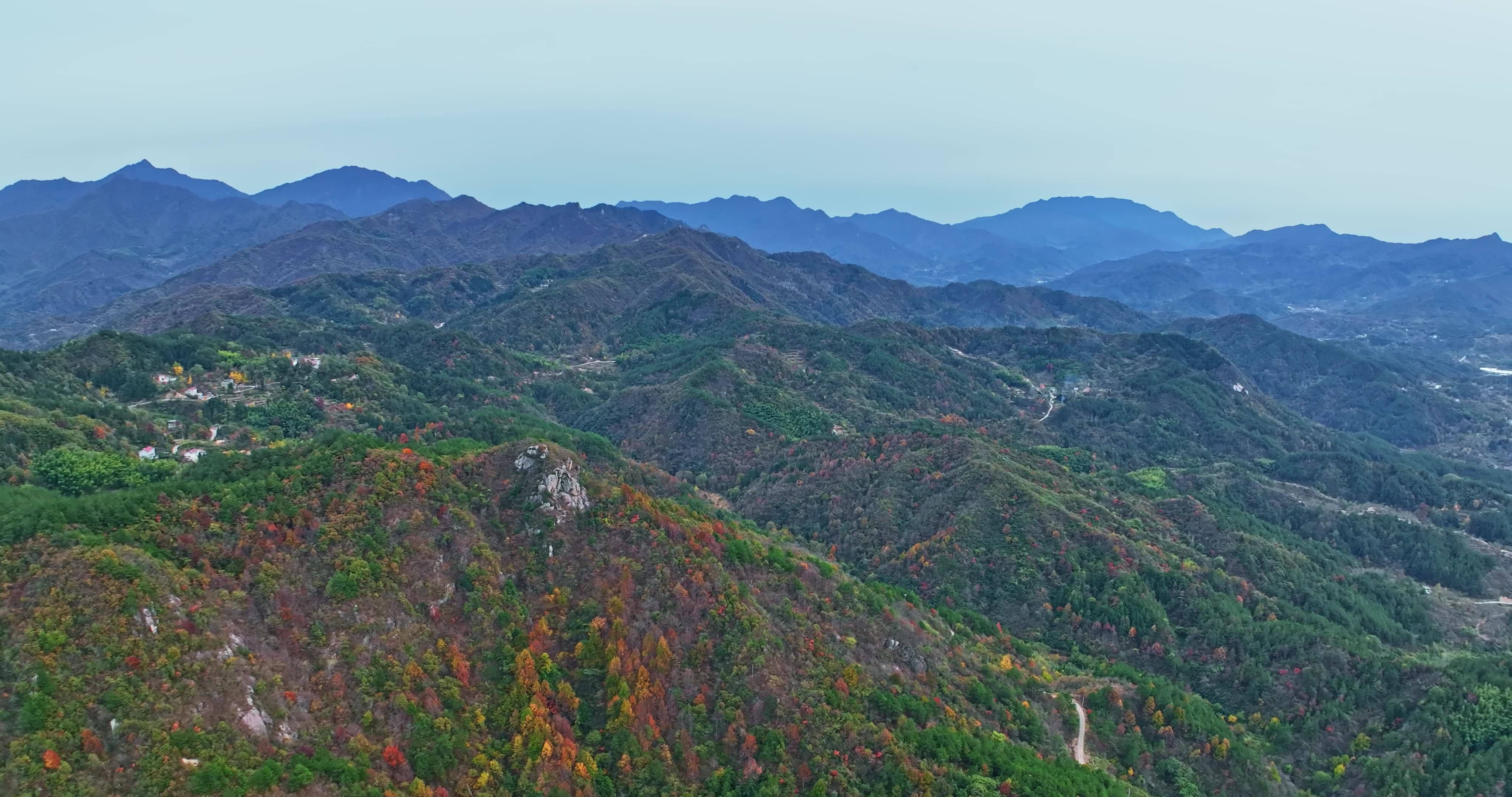 安徽金寨大别山秋天0102视频素材画面1