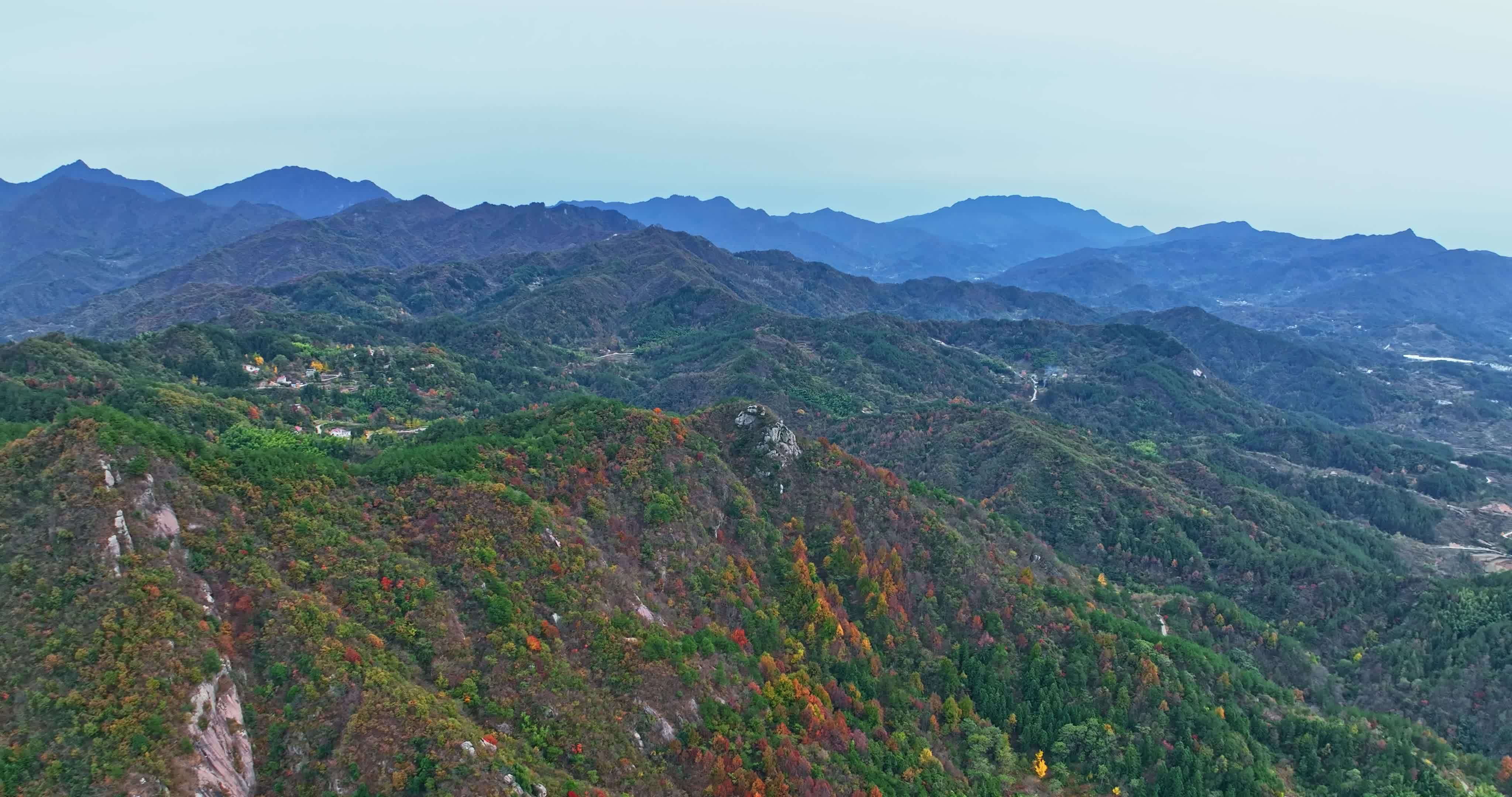 安徽金寨大别山秋天0101视频素材画面1