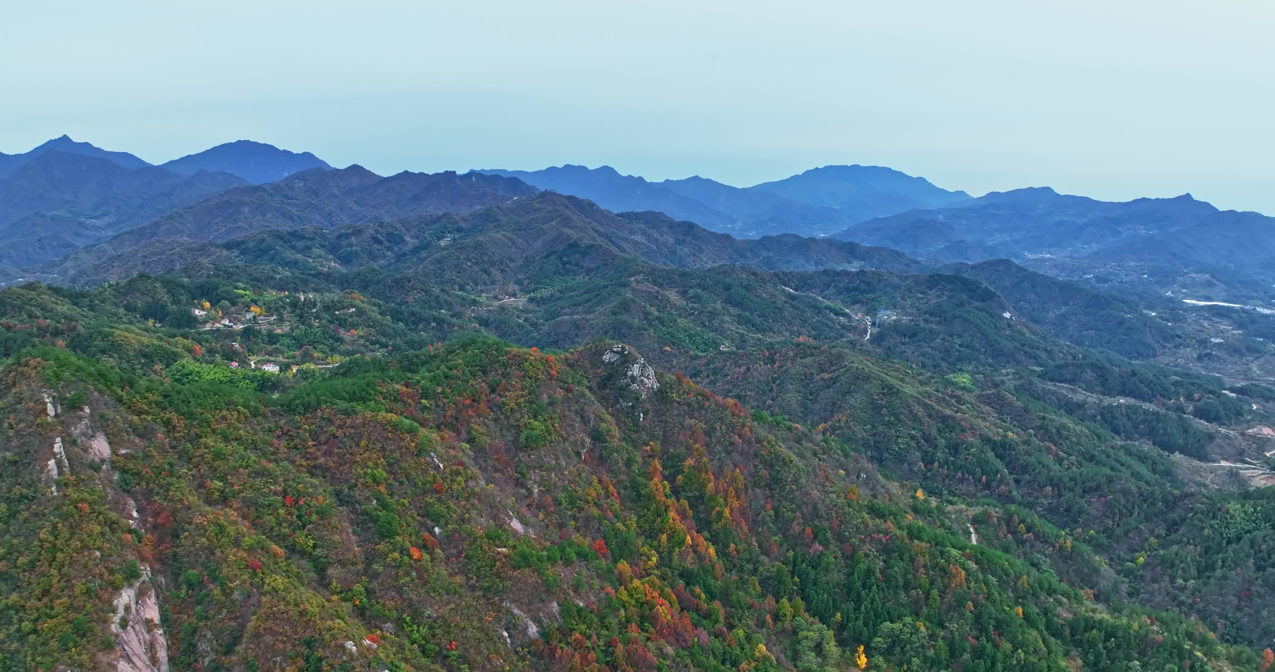 安徽金寨大别山秋天0101视频素材画面4