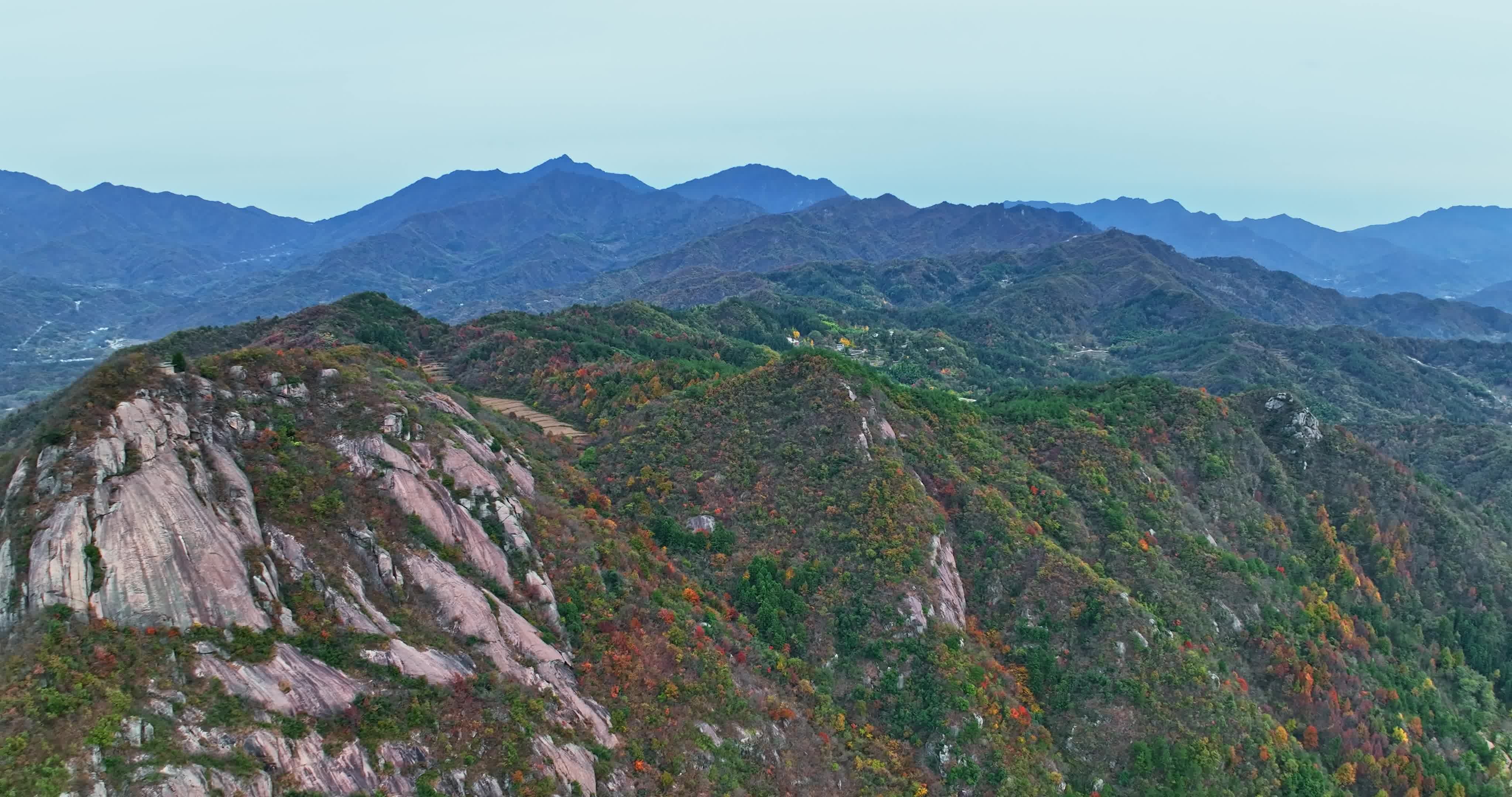 安徽金寨大别山秋天0100视频素材画面2