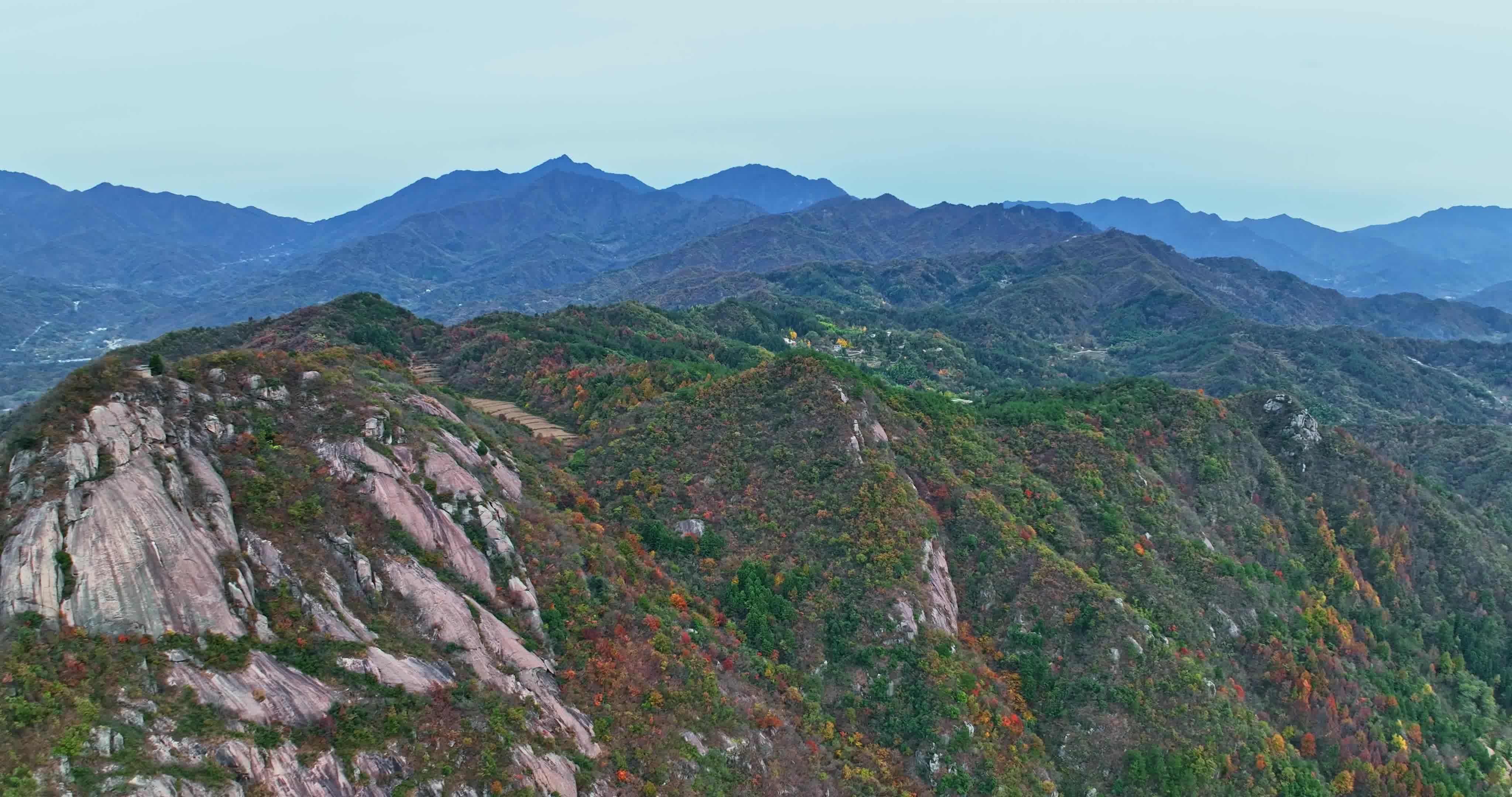 安徽金寨大别山秋天0100视频素材画面4