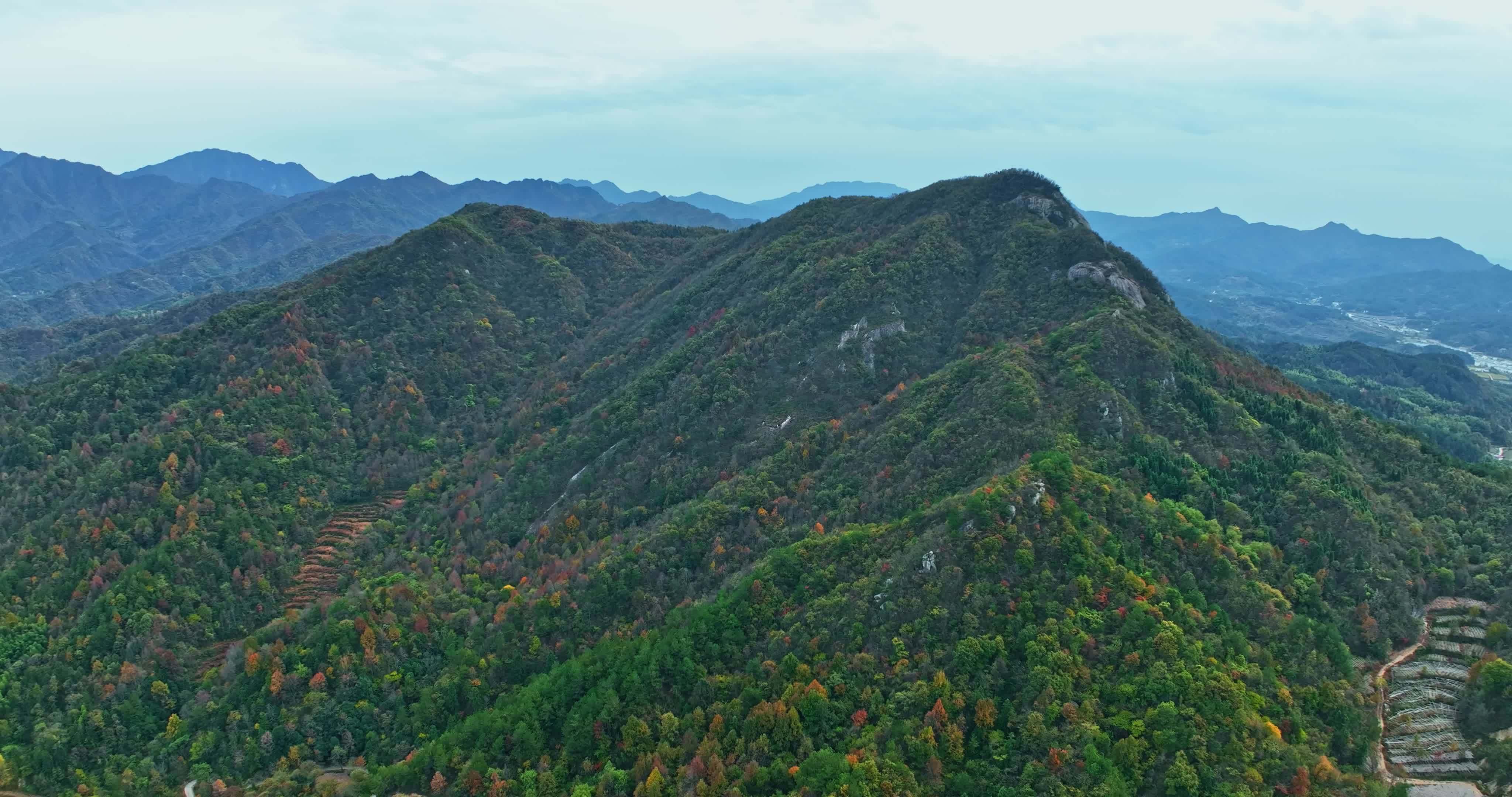 安徽金寨大别山秋天0075视频素材画面1